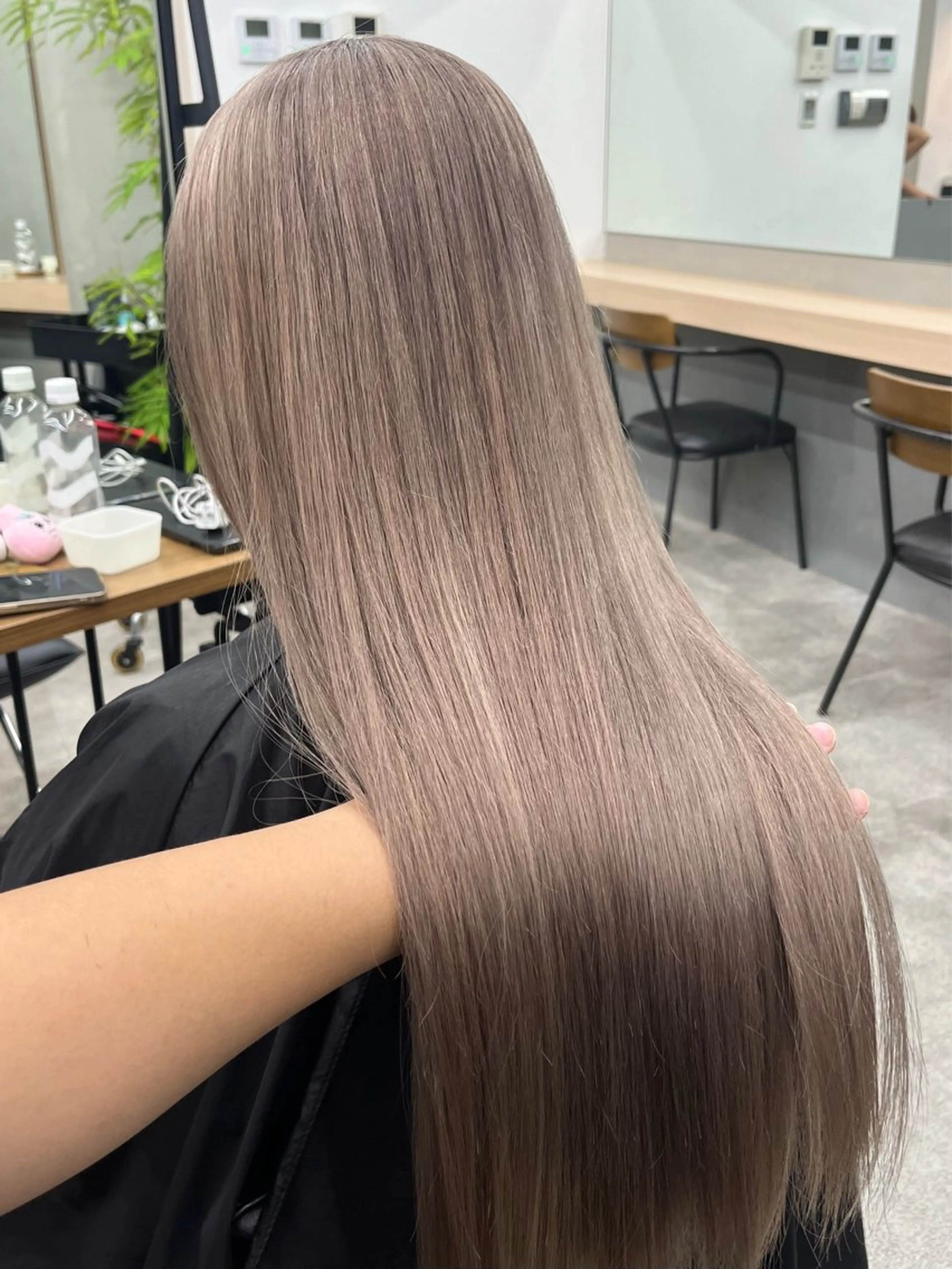 ロング イツク ⚡️ ルーツ/ハイトーンのヘアスタイル