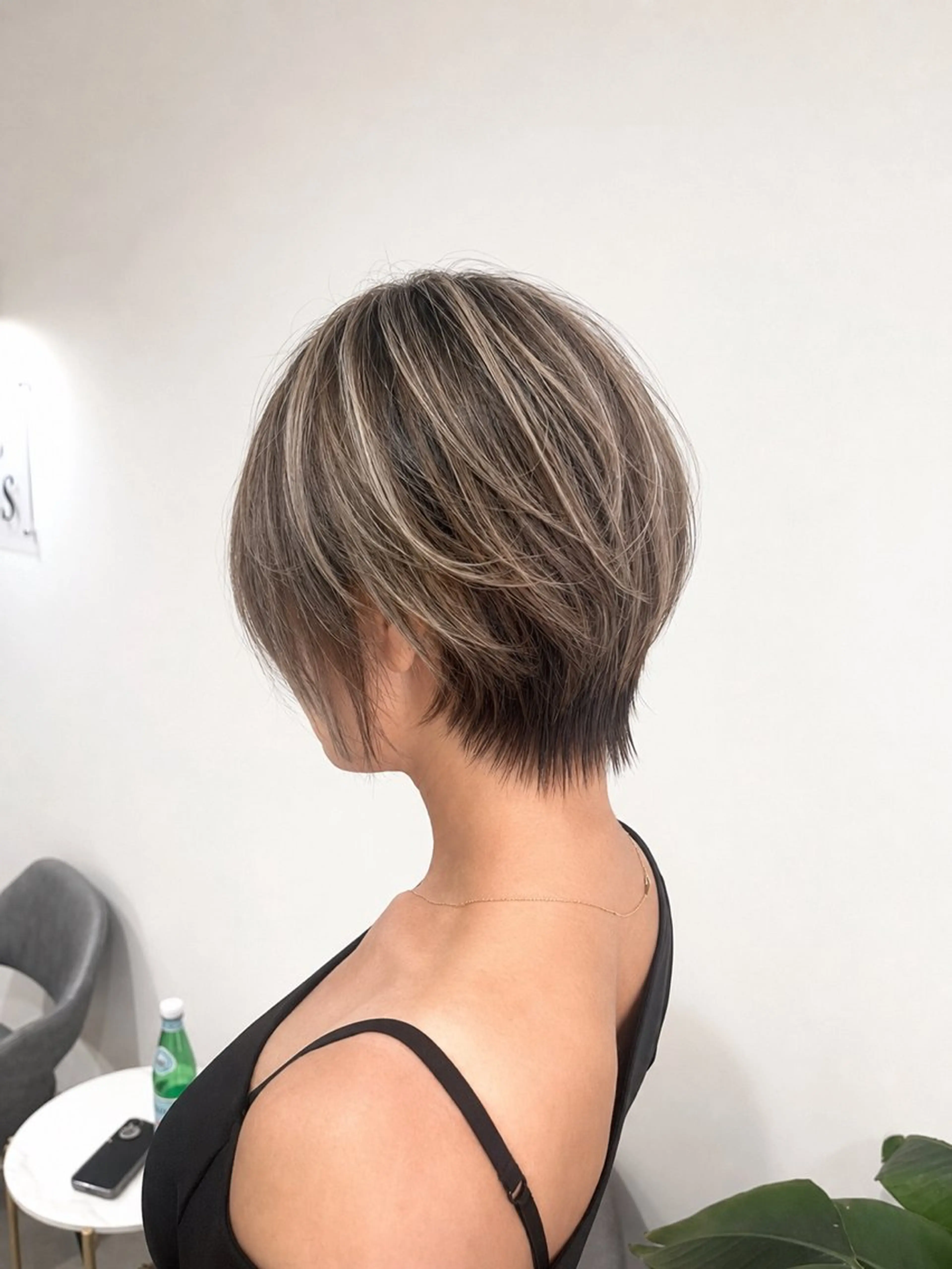 ショート カラー ハイライトカラー くびれヘア ハイライト ショートヘア 小顔カット カット ヘアカラー 浦島 ひろしのヘアスタイル