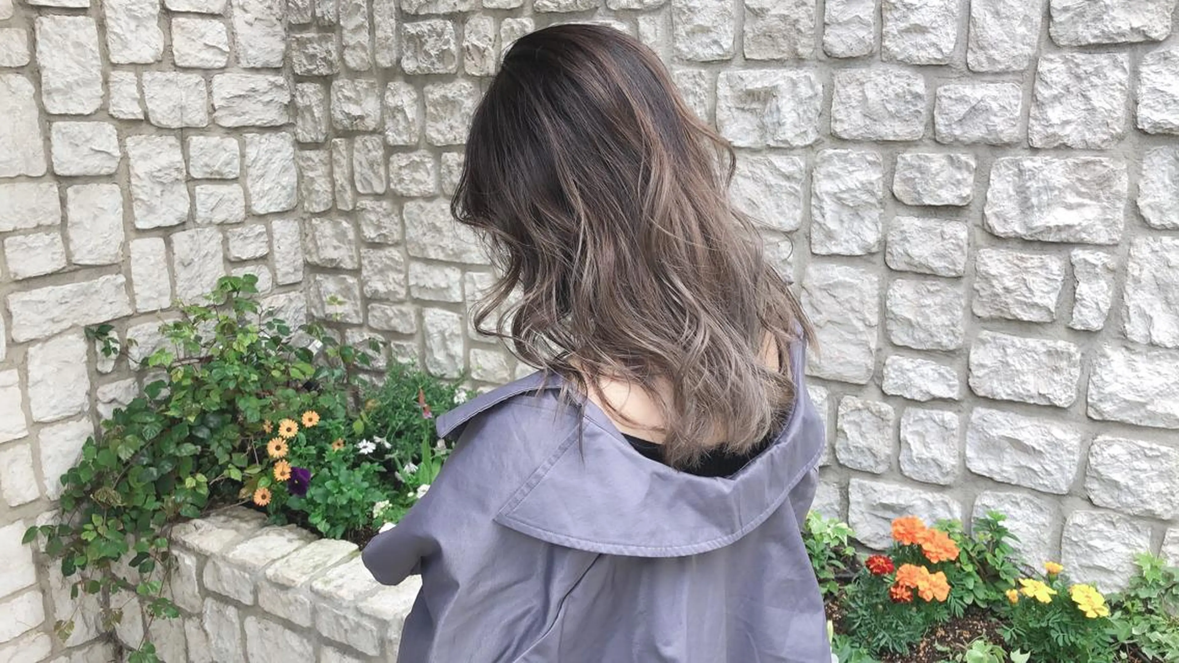 ミディアム カラー パーマ ヘアアレンジ バレイヤージュ グレージュ レイヤーカット ヘアカラー トリートメント 髪質改善/透明感 OAK兵庫のヘアスタイル