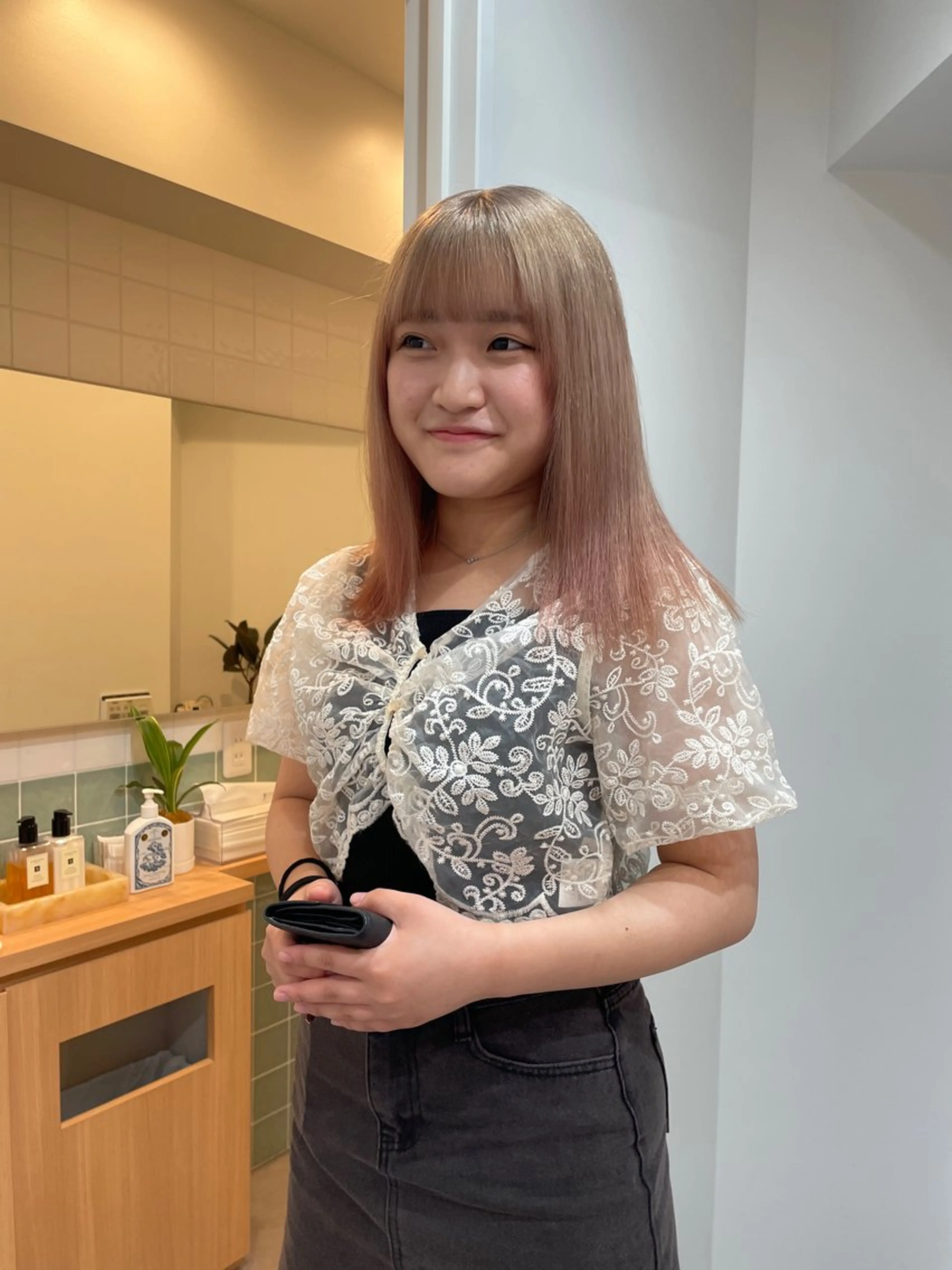 ミディアム カラー ヘアカラー トリートメント 切りっぱなしボブ レイヤー/縮毛矯正のヘアスタイル