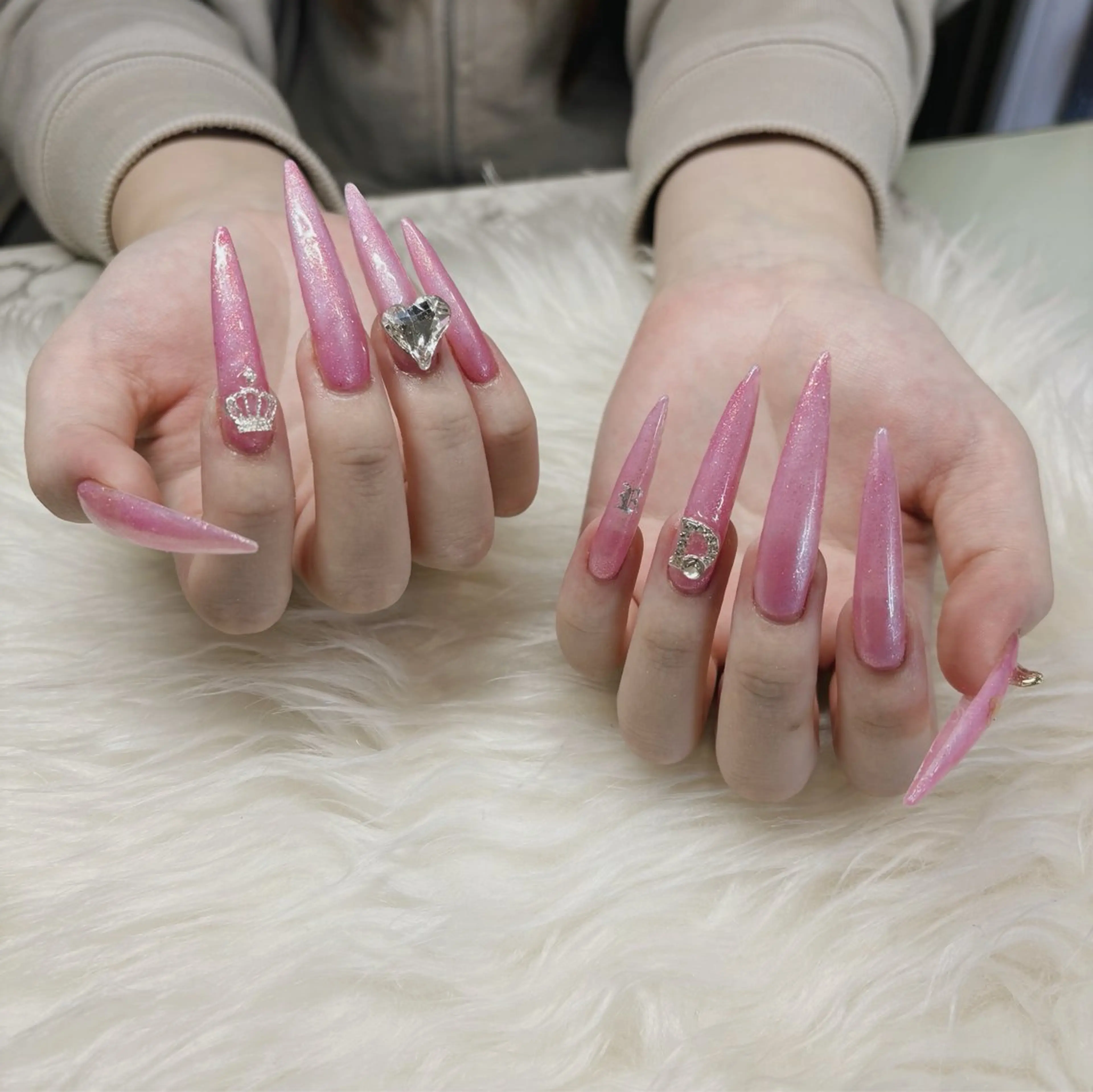 ロング see love gritterのネイルデザイン