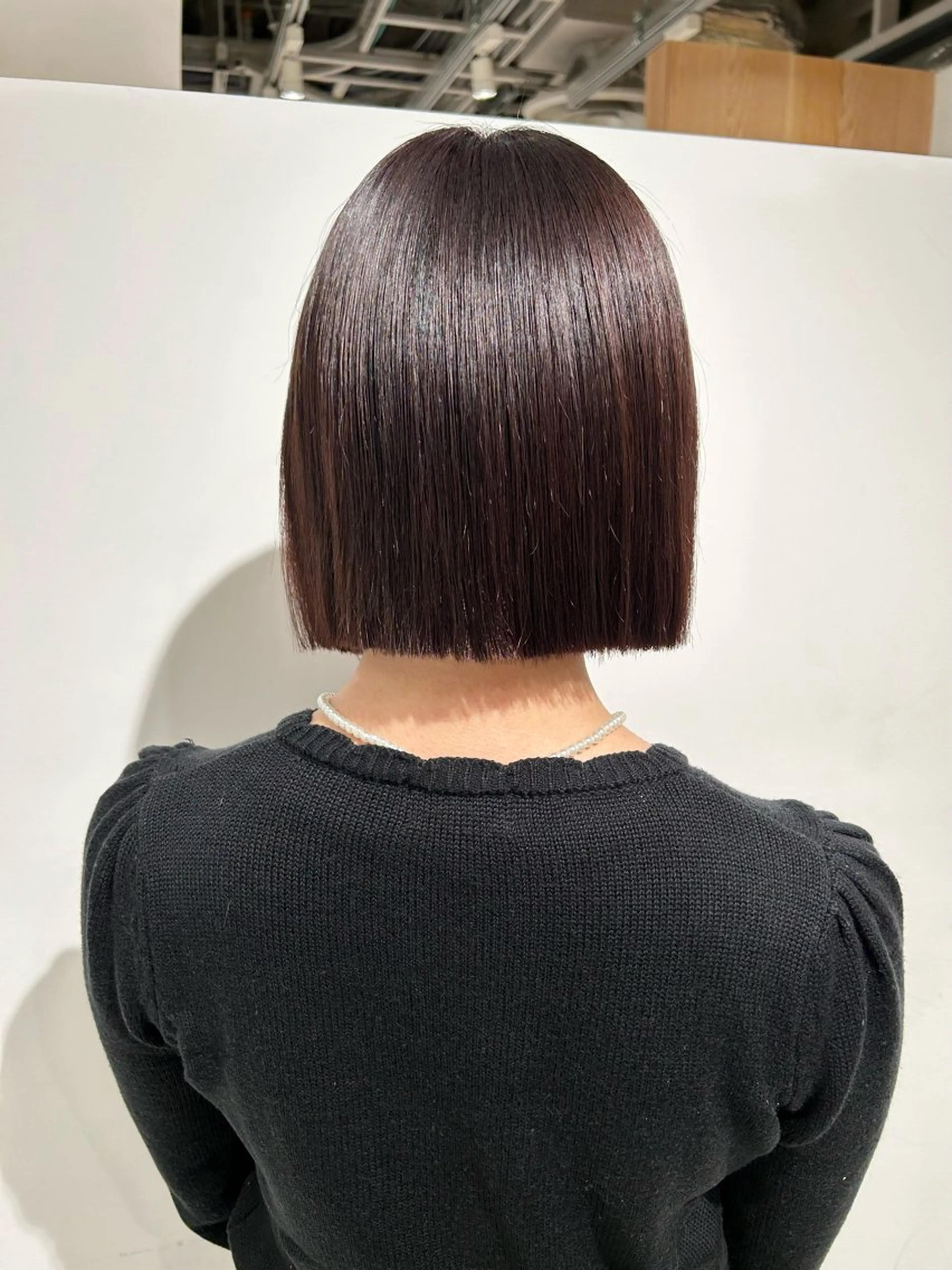 ショート カラー 切りっぱなしボブ ブリーチ ボルドーカラー ブリーチなしカラー ボブ カット ヘアカラー トリートメント ヘッドスパ GO TODAY SHAIRE SALON 渋谷モディ所属・スキバサミを使わない カット🌼唯🌼のヘアスタイル