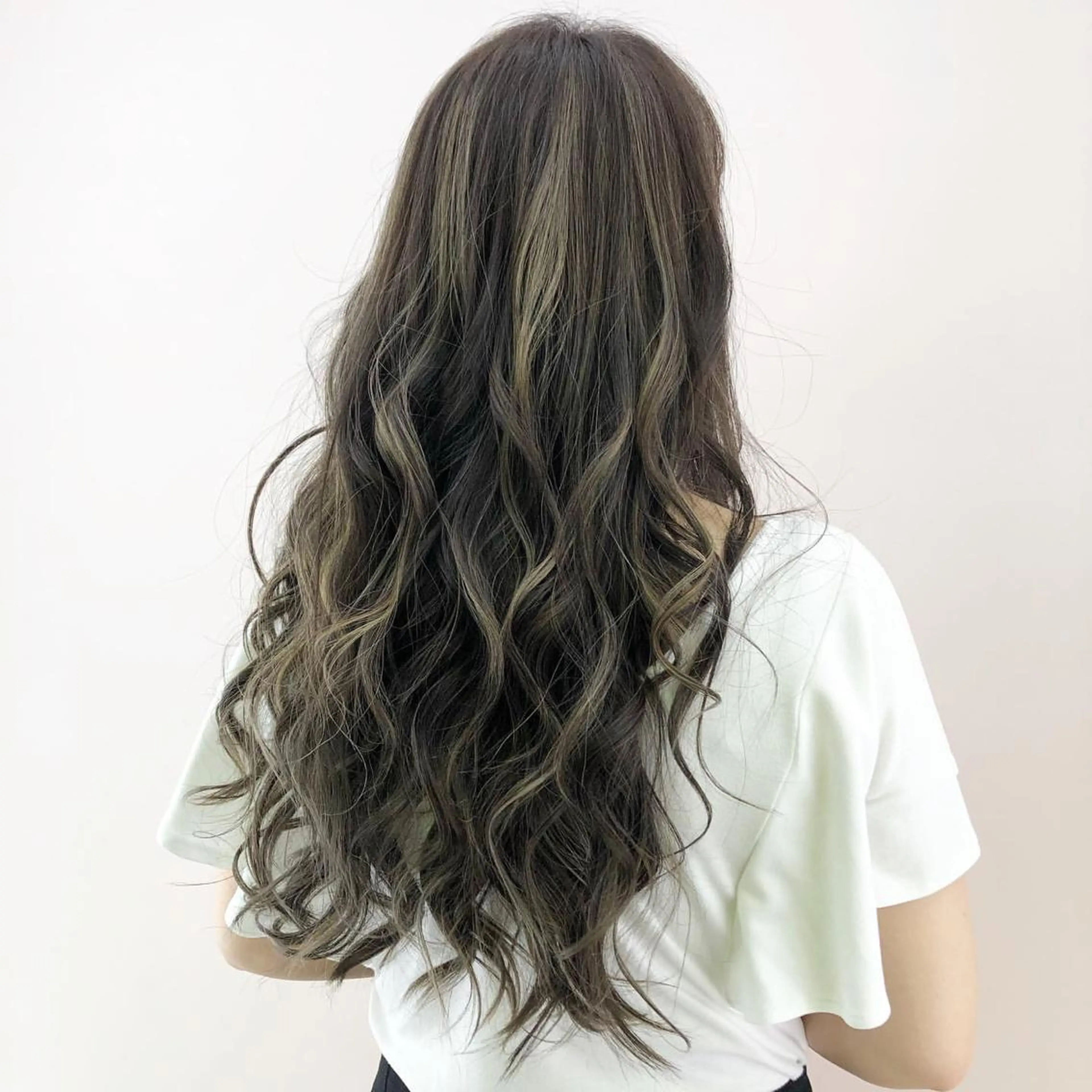 ロング アダチ コウスケのヘアスタイル