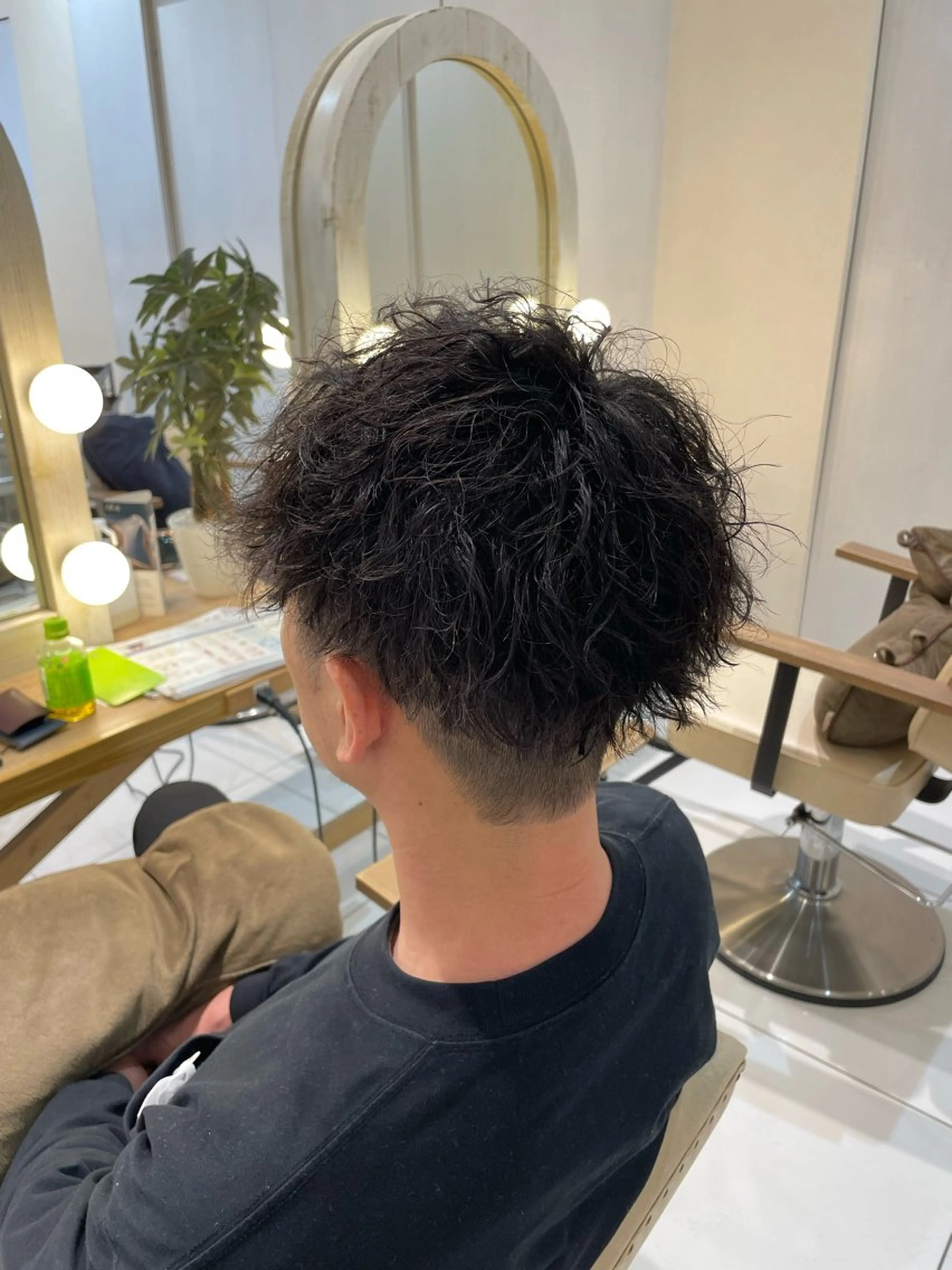 ミディアム パーマ メンズ ミディアムパーマ メンズブリーチ メンズパーマ ツイストスパイラルパーマ スパイラルパーマ 本厚木｜縮毛矯正/ 髪質改善/専門サロンのヘアスタイル