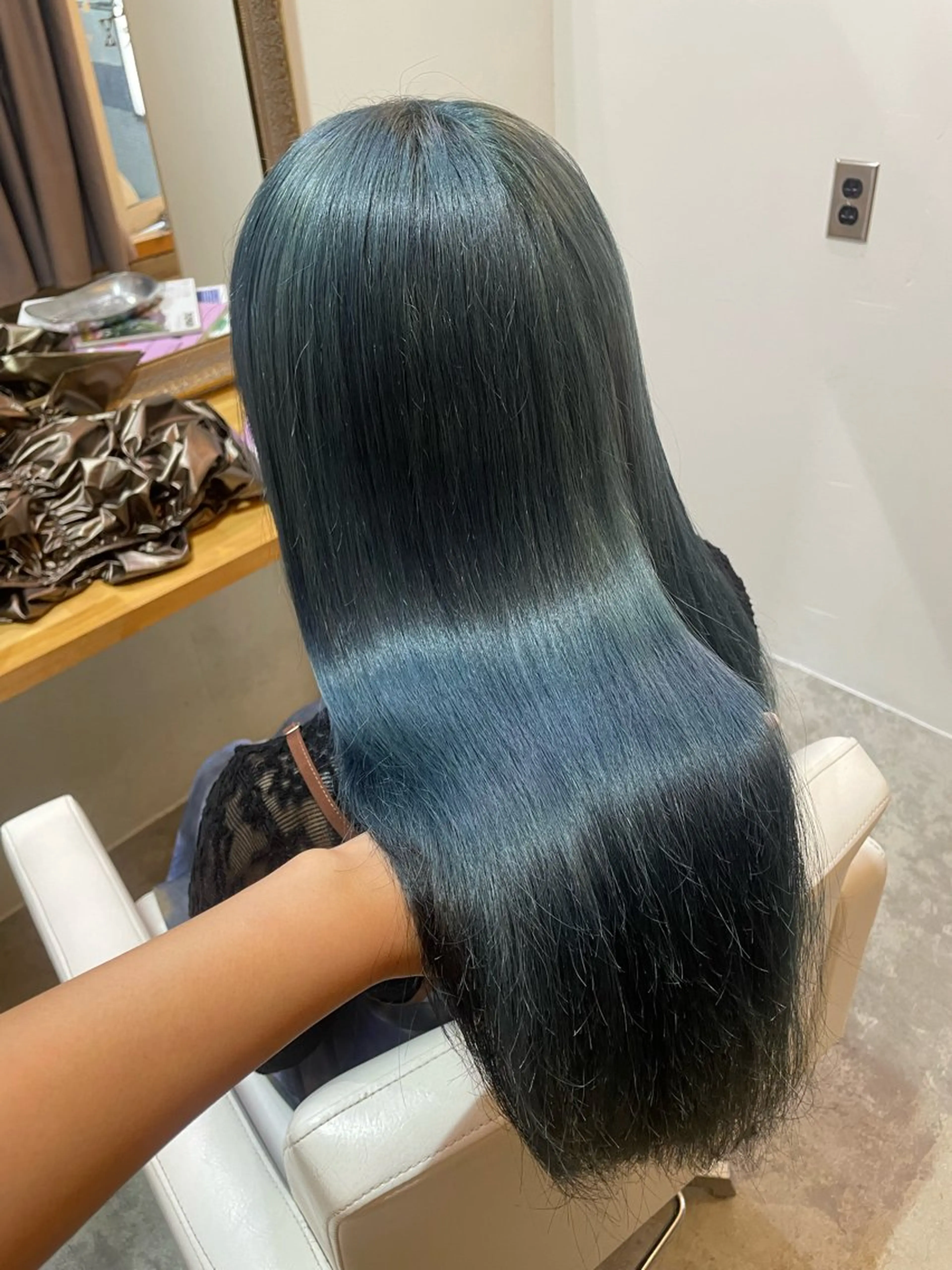 ロング カラー ブリーチ 艶カラー｜透明感 カラー｜レイヤーのヘアスタイル