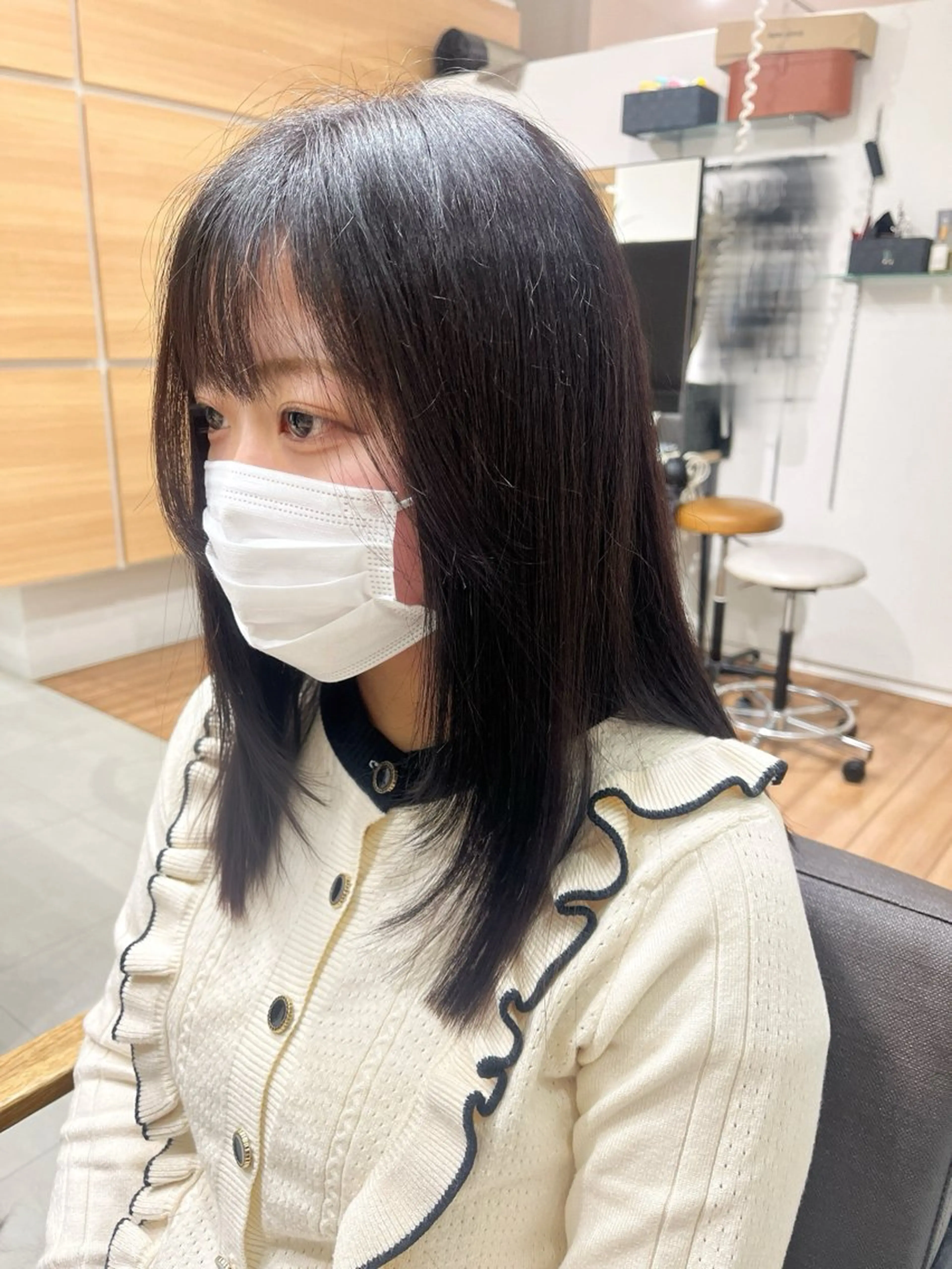 セミロング 顔まわりレイヤー 顔周りカット レイヤーカット ヤマナカ アイリのヘアスタイル