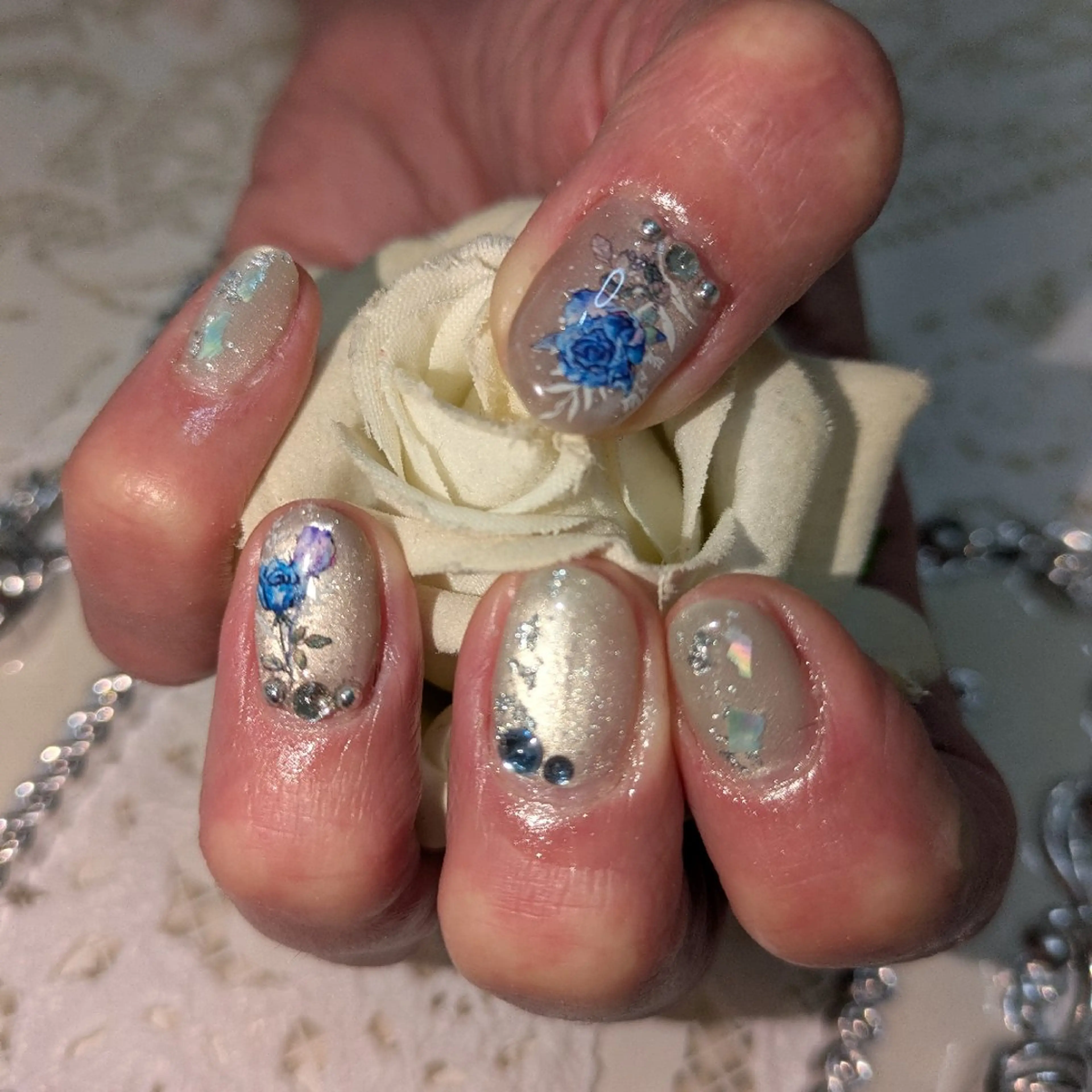 ネイル エステとネイル ローズコンフォートのネイルデザイン