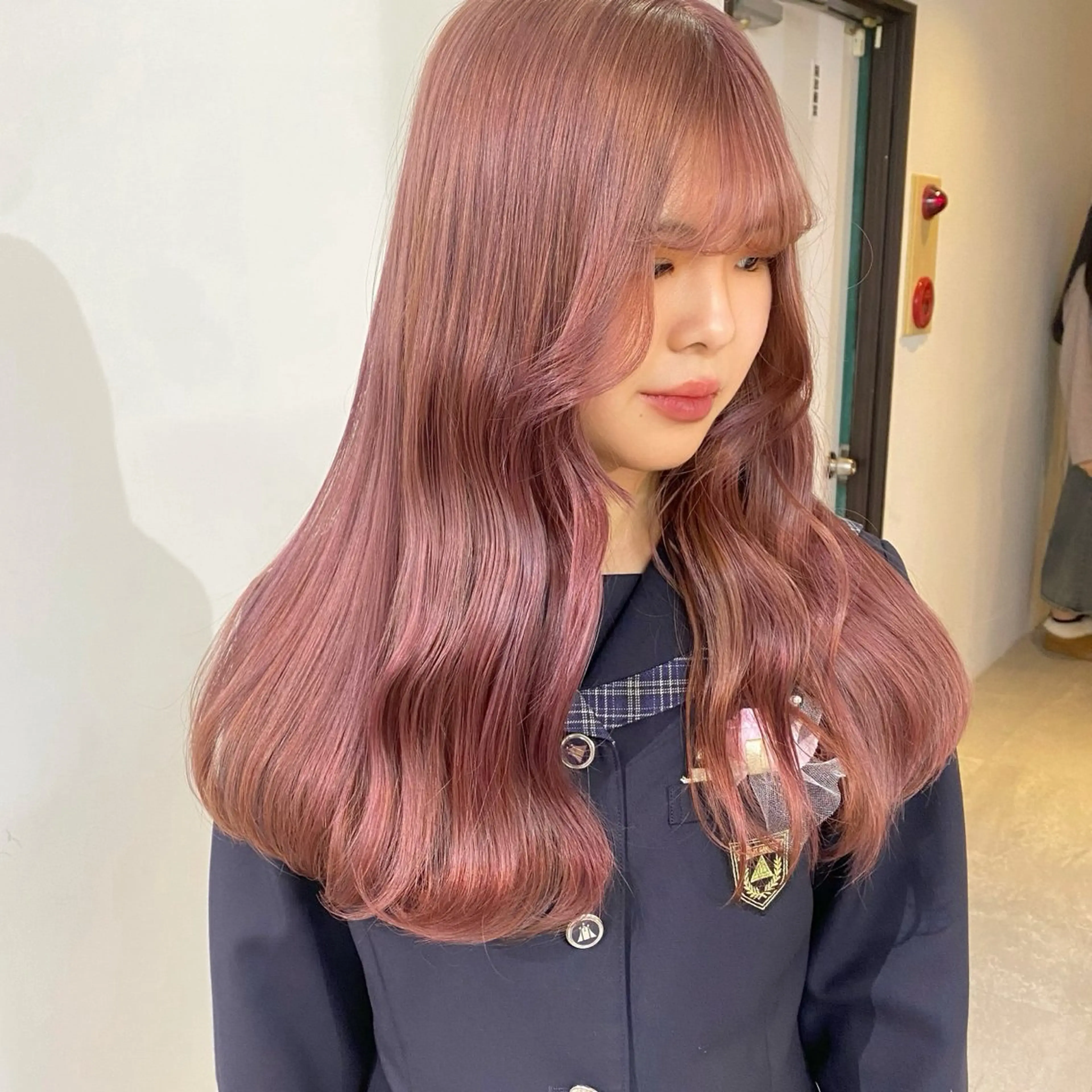 カラー 黒髪 ブリーチ ピンクカラー 卒業式のヘアスタイル mizuki/ピンク ベージュ.レイヤーのヘアスタイル