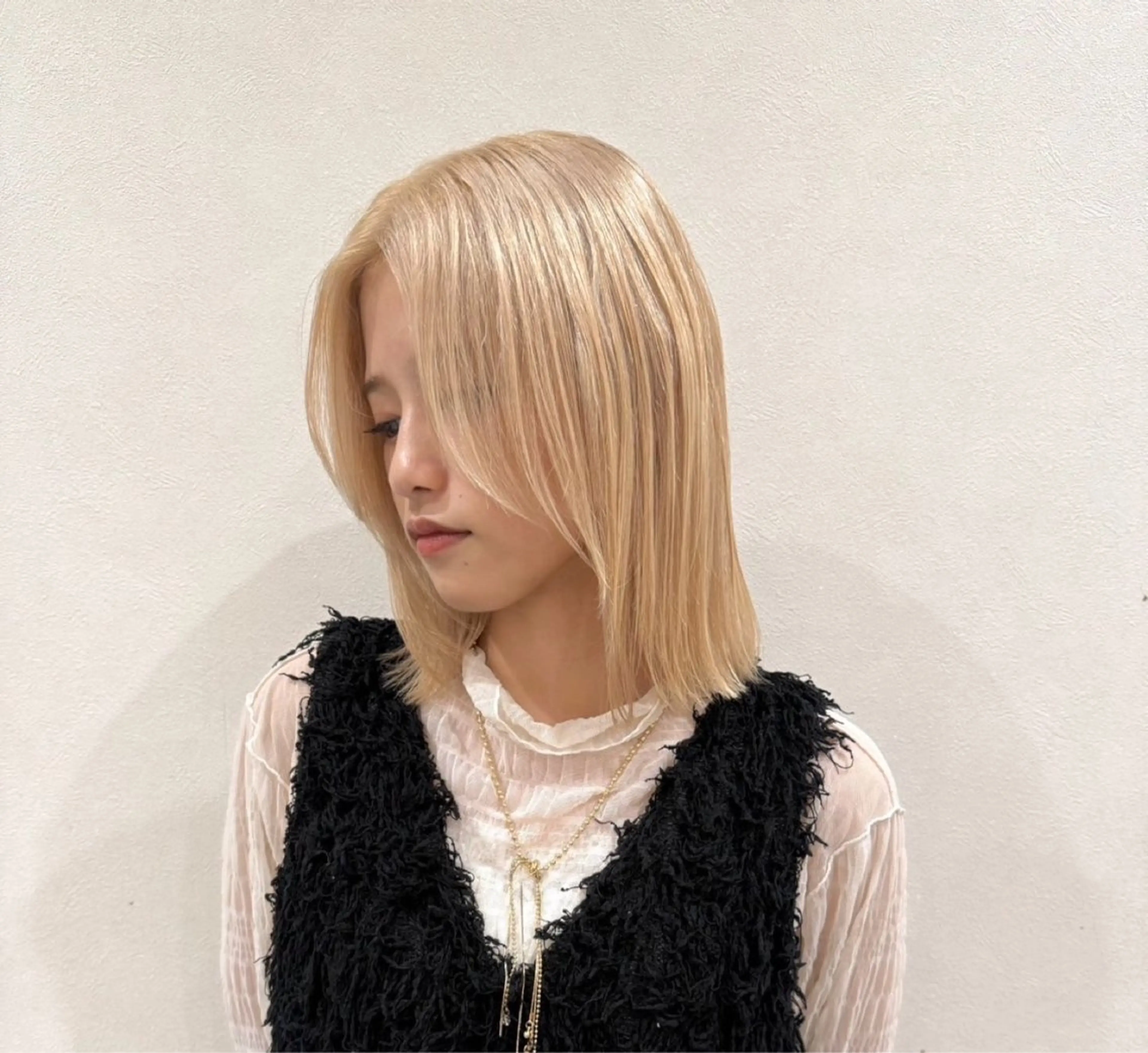 【人気No. 1】 ケアブリーチ透明感カラー＋レディースカット19980円→15980円の写真