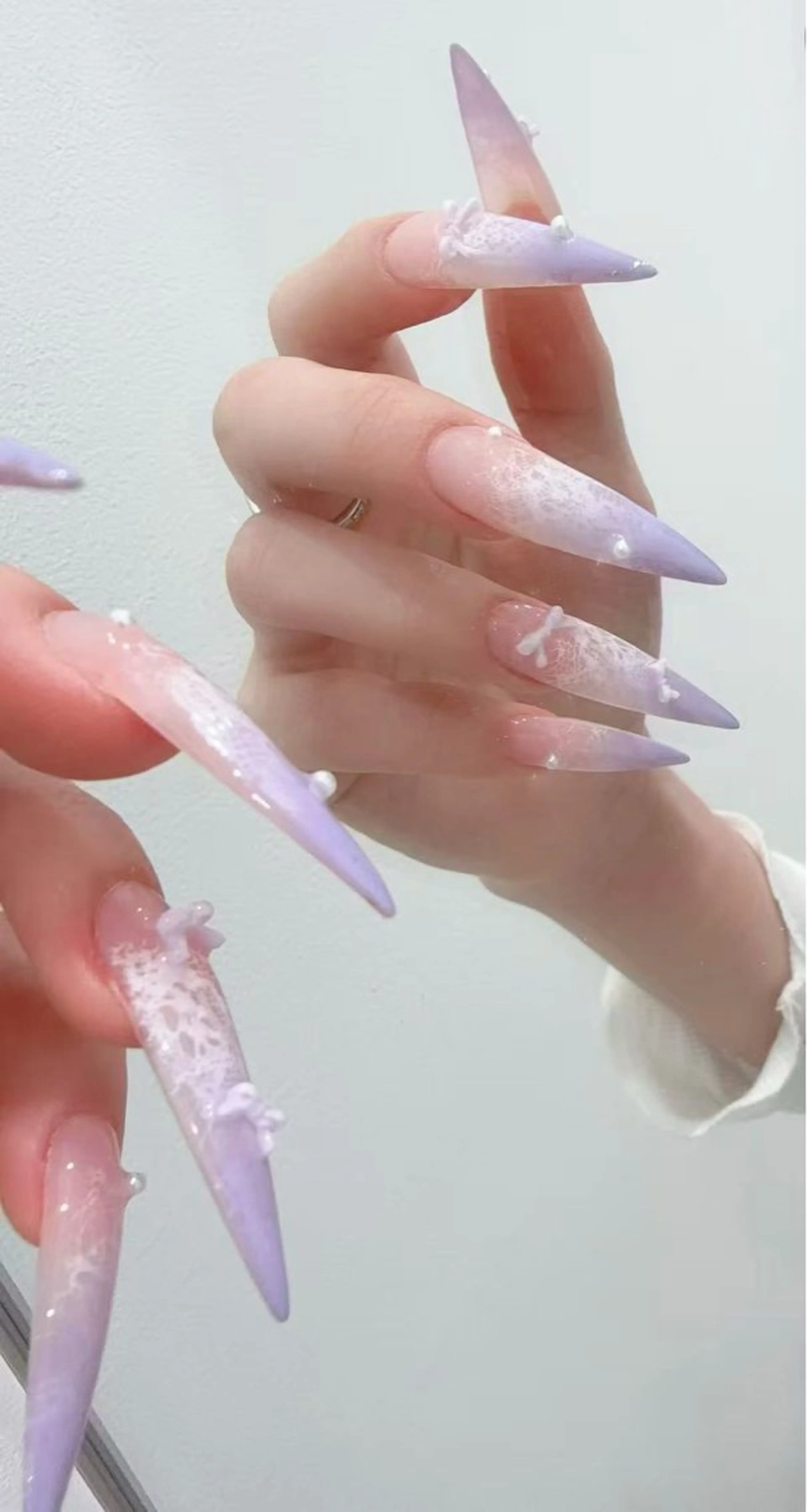 ネイル ブルー チークネイル フレンチネイル ハート ホログラムネイル ハンドネイル インフィニティ ネイルサロンのネイルデザイン