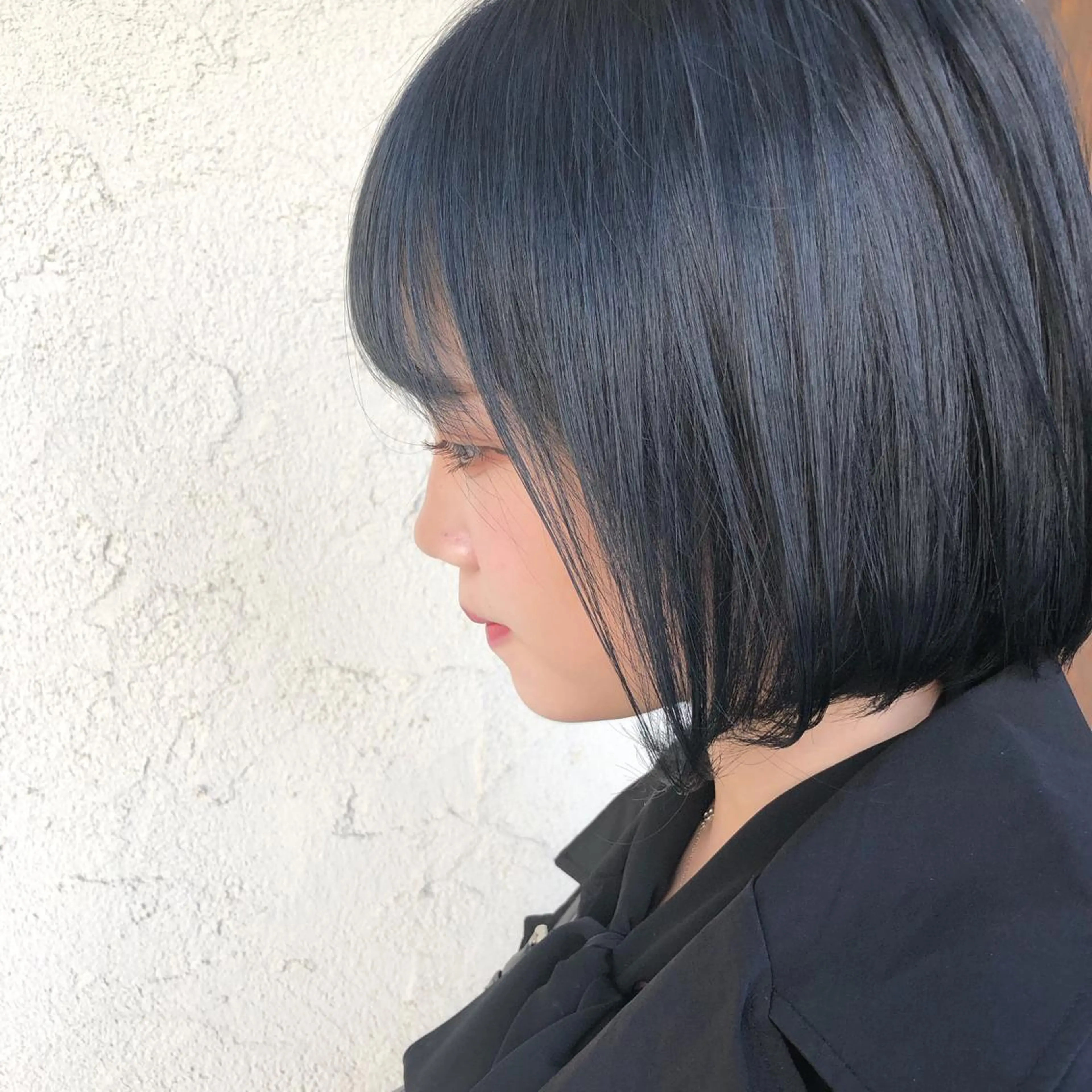 ショート カラー ブリーチ ネイビーカラー カット ヘアカラー トリートメント ヘアセット 艶髪育成サロン 京橋　shinのヘアスタイル