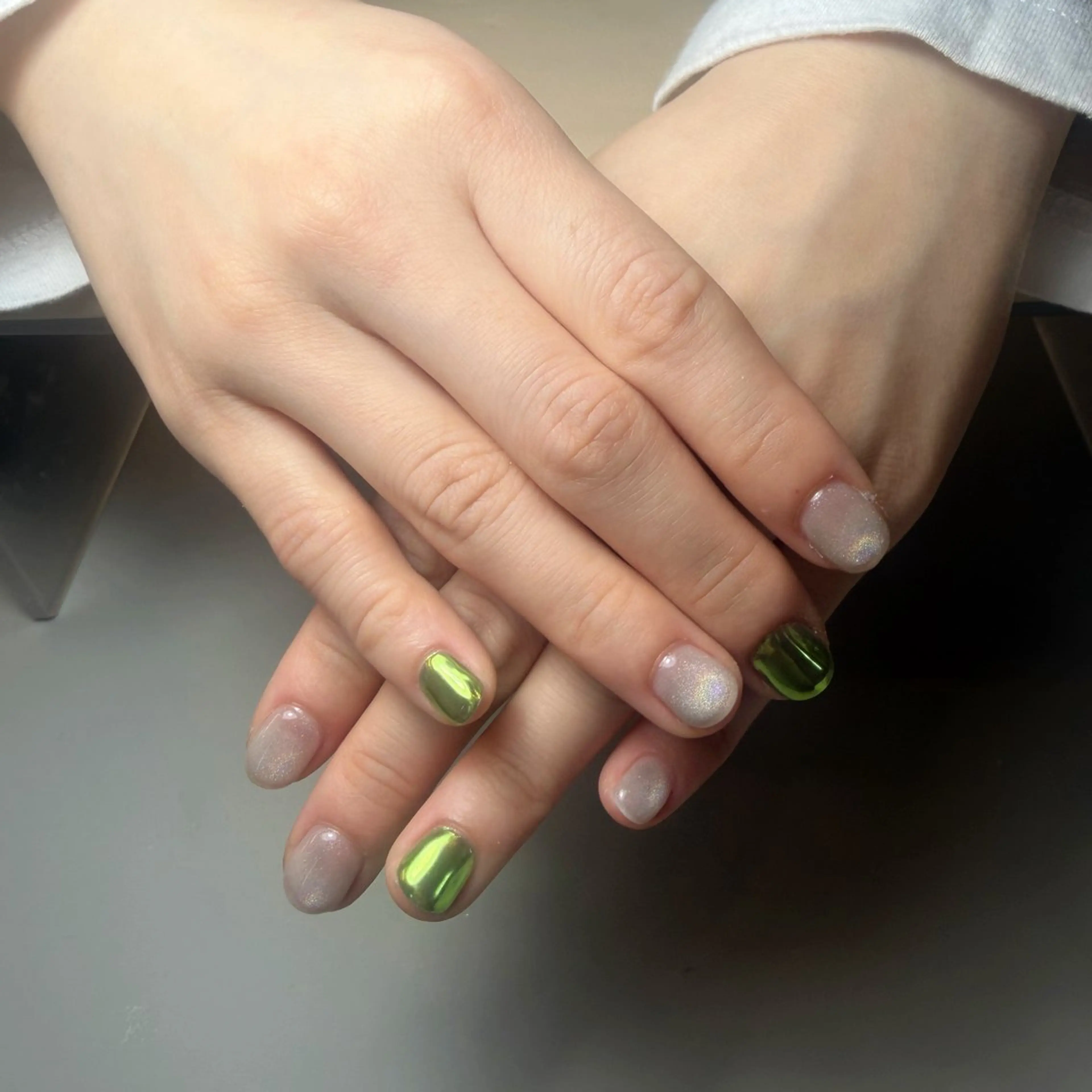 ネイル グリーン キラキラネイル マグネットネイル ミラーネイル ハンドネイル Luana / ayanaのネイルデザイン