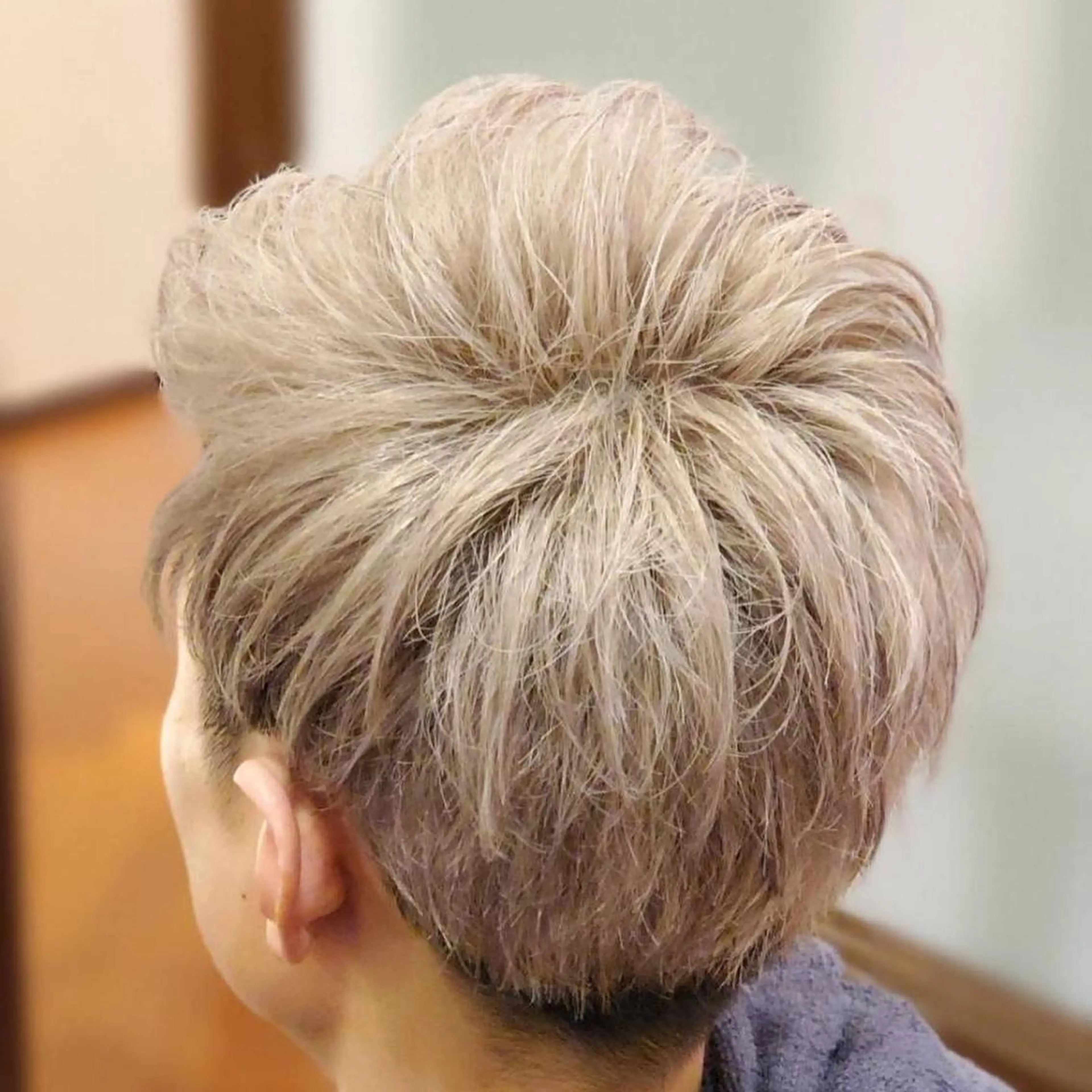 ショート カラー メンズ グレージュ ヘアカラー ✨ホワイトカラー✨ ホワイトブリーチ✨のヘアスタイル