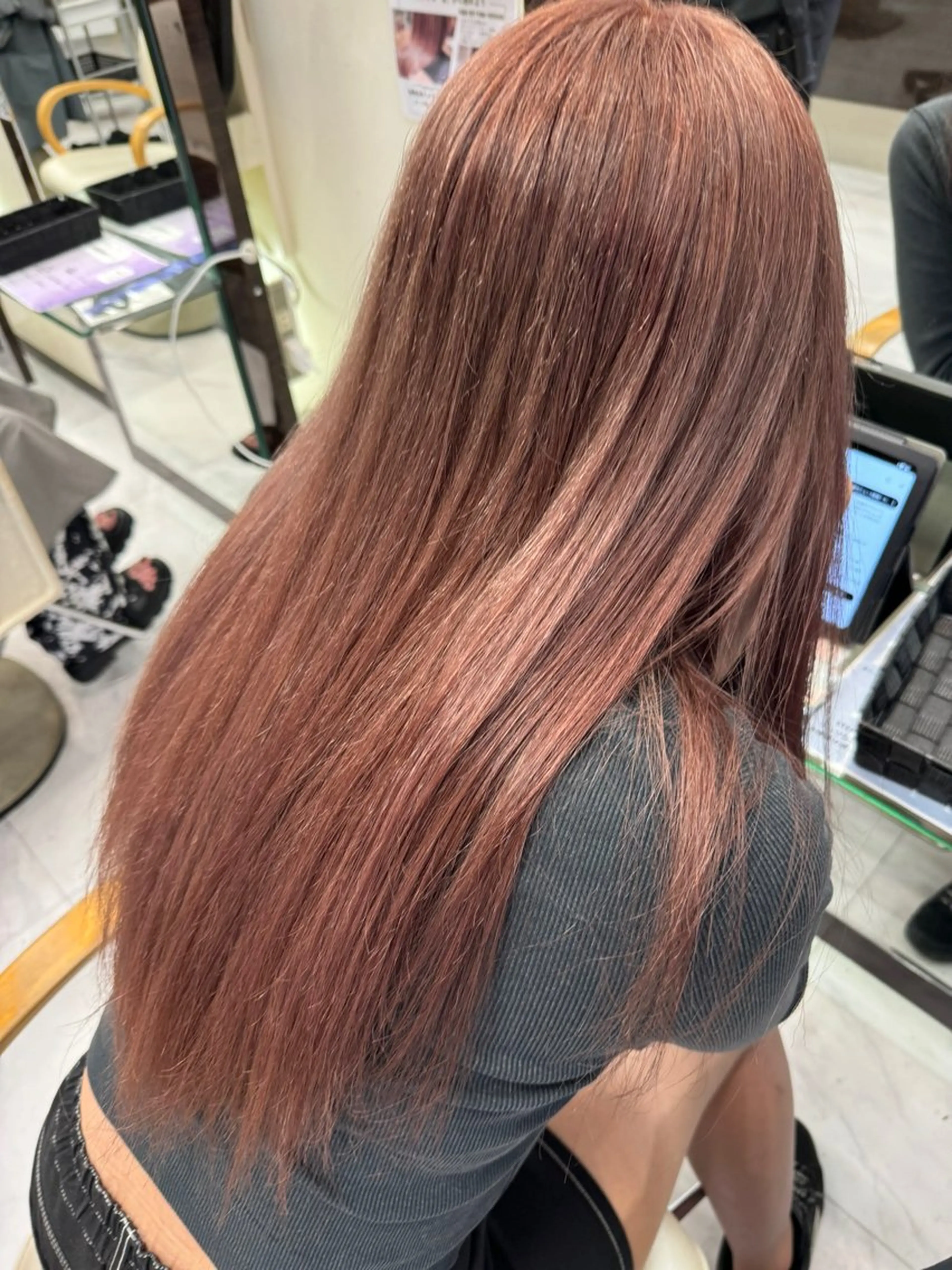 ロング カラー ヘアアレンジ 切りっぱなしボブ ベージュカラー ブリーチ デザインカラー ダブルカラー カット ヘアカラー トリートメント Zina 大宮所属・目黒 碧人のヘアスタイル