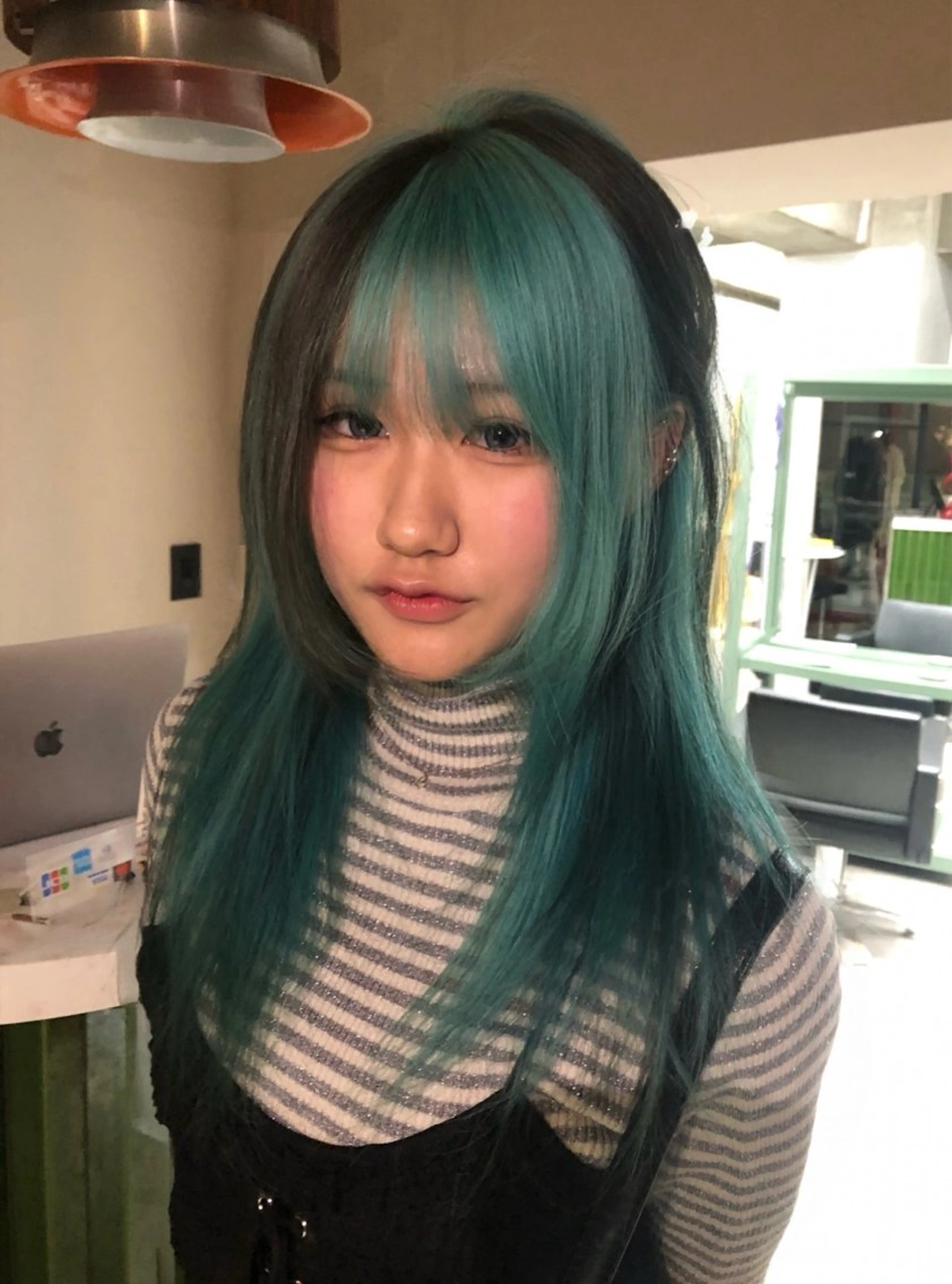 セミロング ★梅田お洒落カラー ちどり★のヘアスタイル