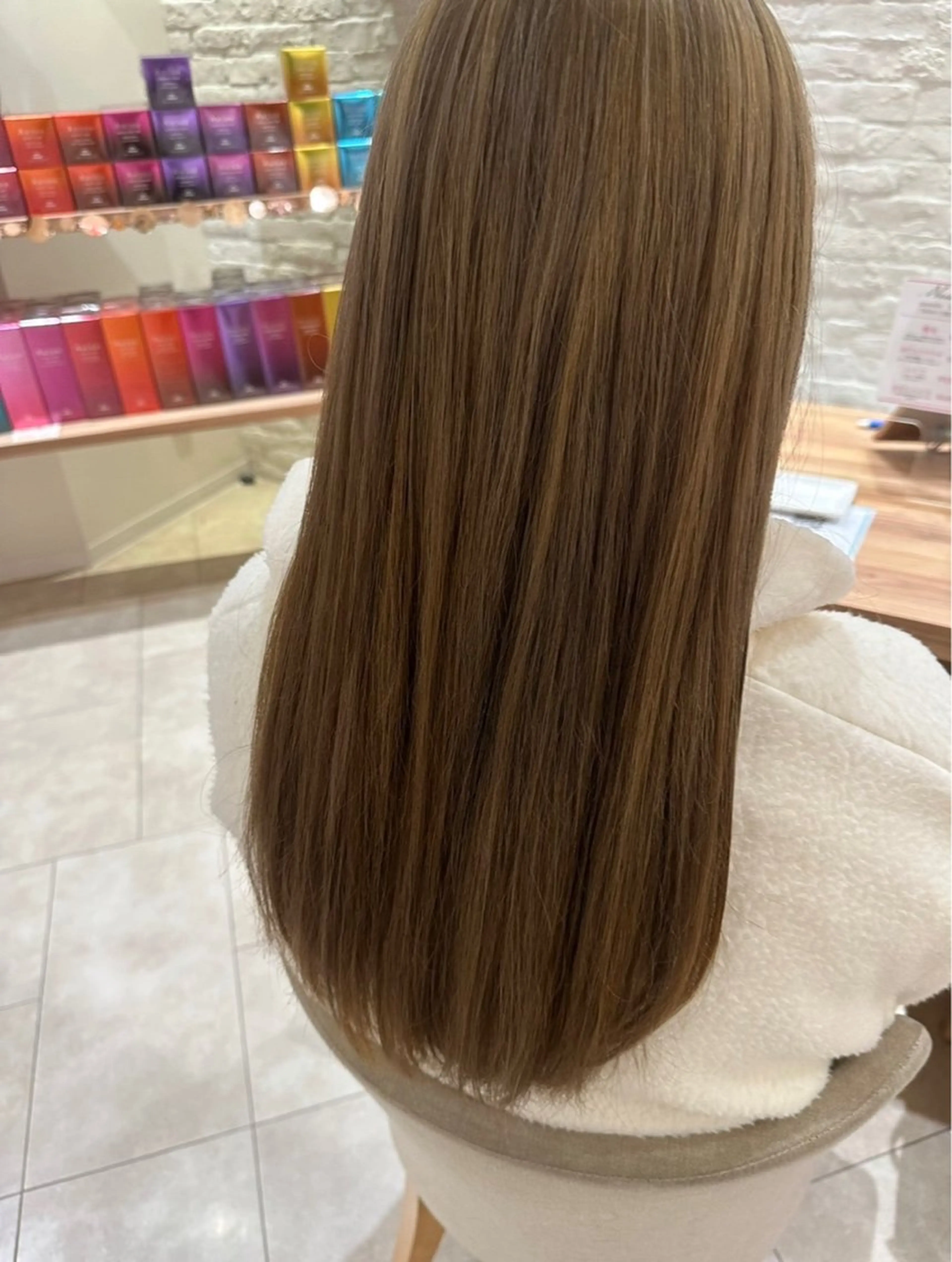セミロング ハイライト 真野 じゅんなのヘアスタイル
