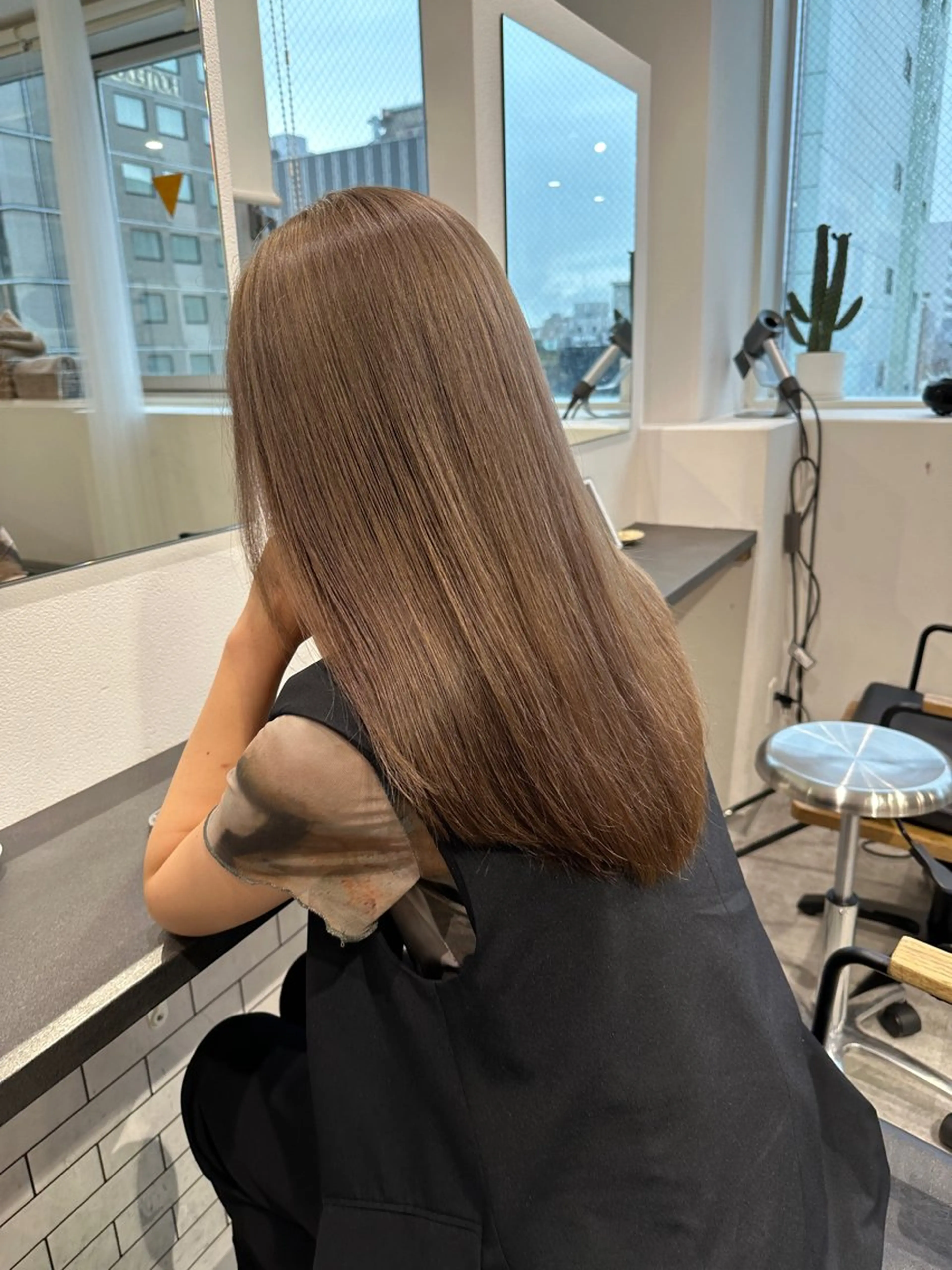 セミロング カラー ブリーチ/ベージュ /レイヤー/ひよりのヘアスタイル