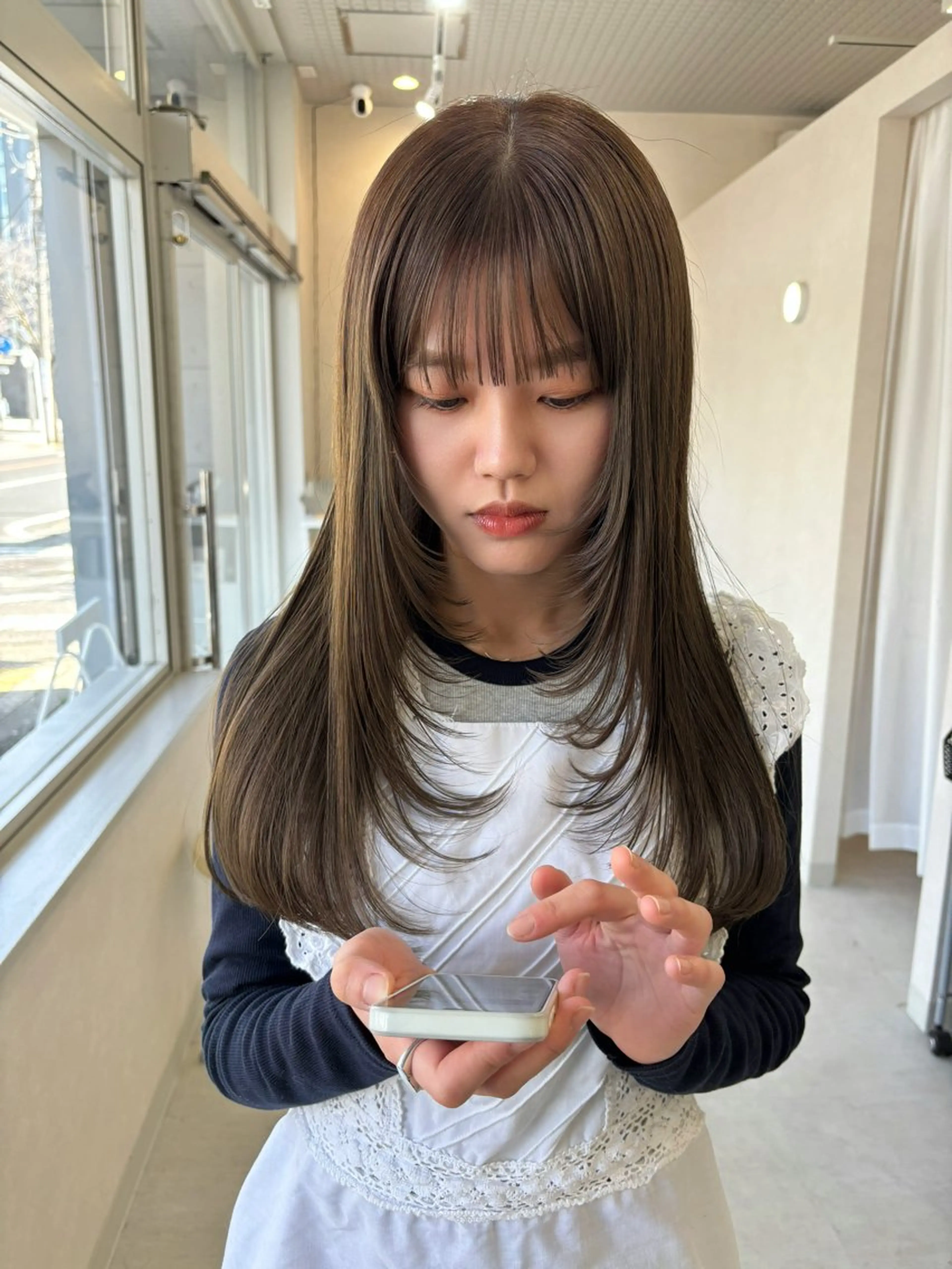 ロング カラー ベージュカラー ブリーチ ダブルカラー ブリーチなしカラー オリーブベージュ mir MIYUのヘアスタイル