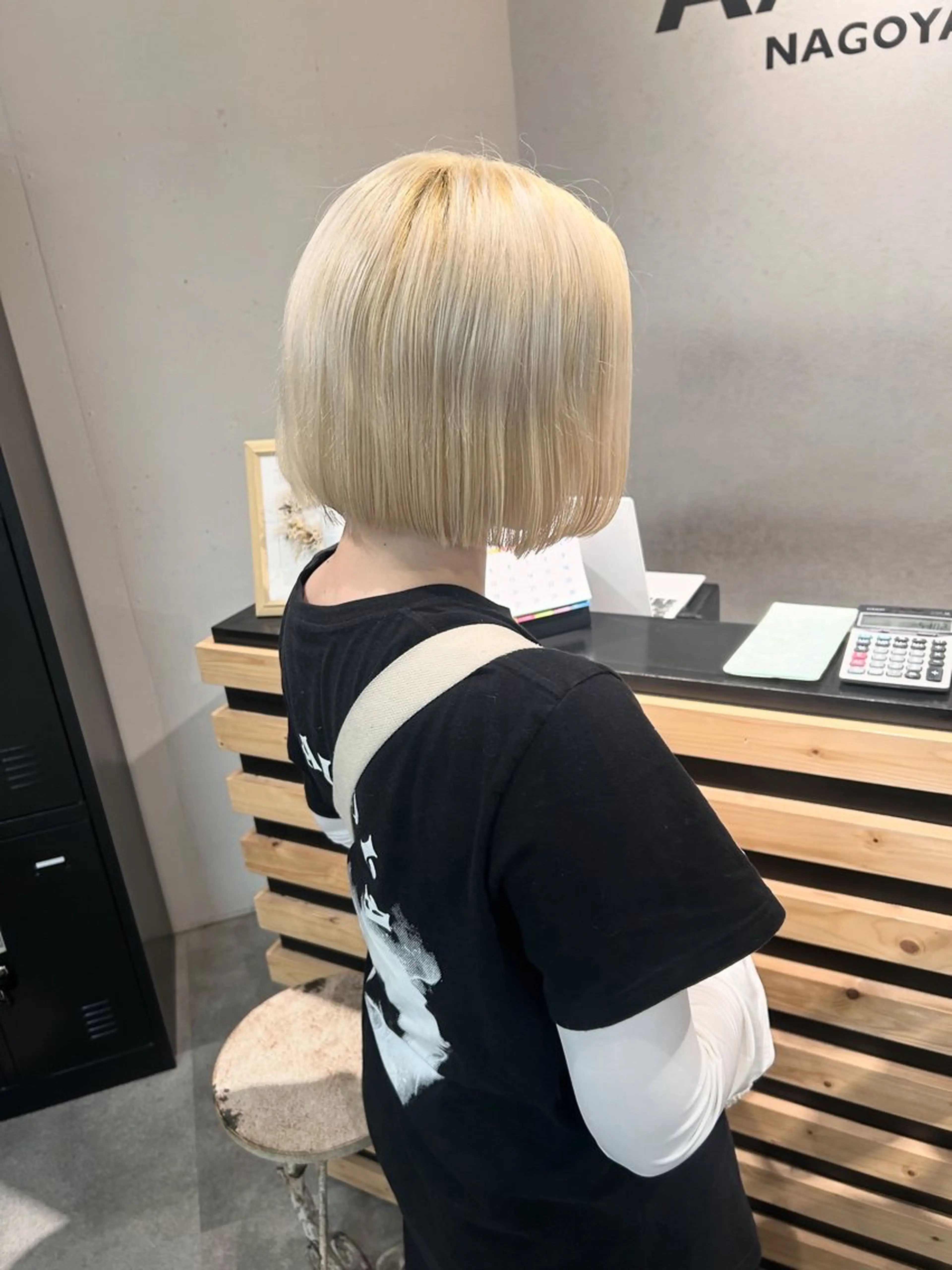 ミディアム カラー ブロンド ヘアカラー トリートメント ウルフカット レイヤーカット上柿のヘアスタイル