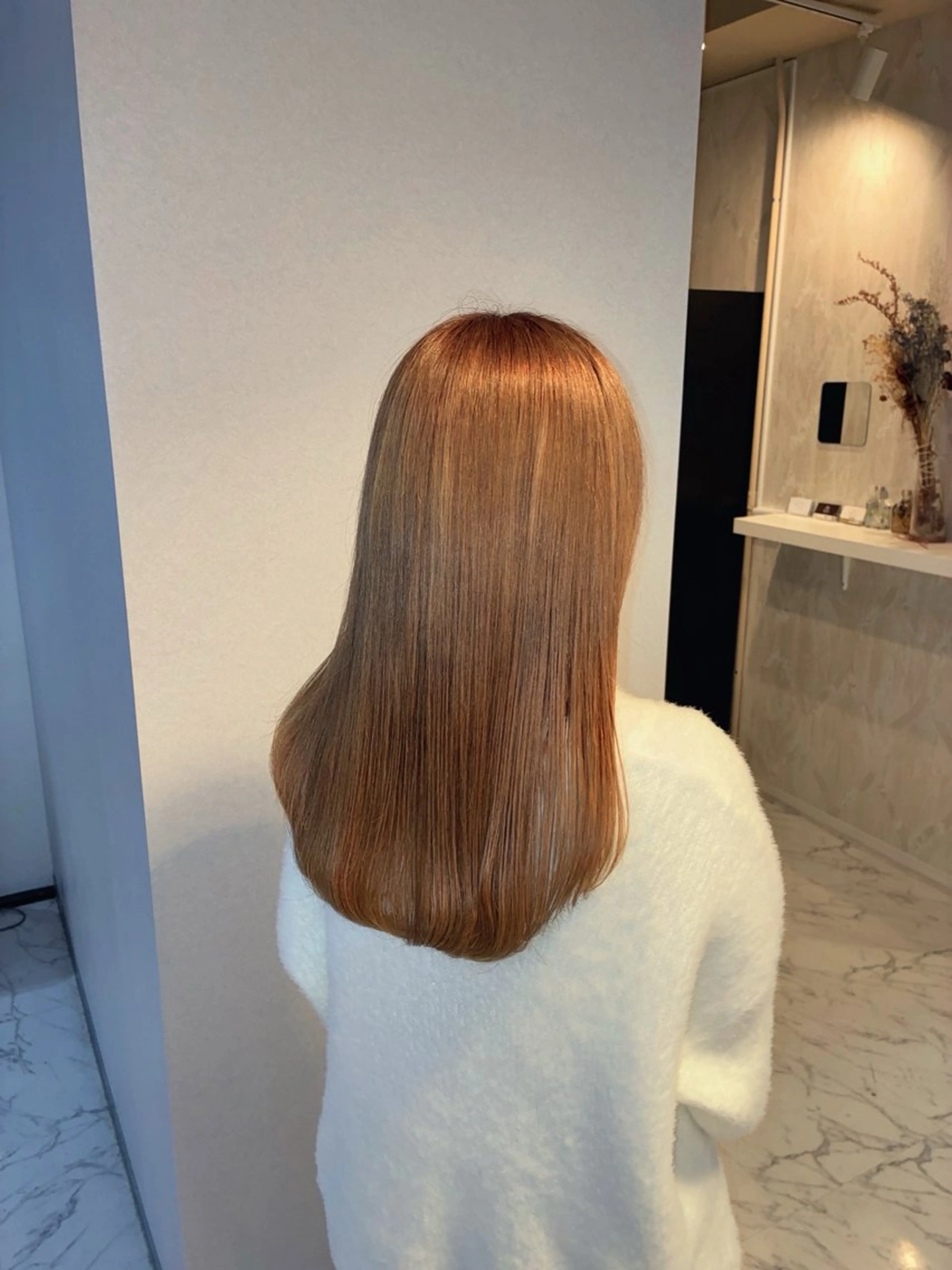 カラー ベージュカラー ブリーチ ミルクティーベージュ ハナダ メイのヘアスタイル