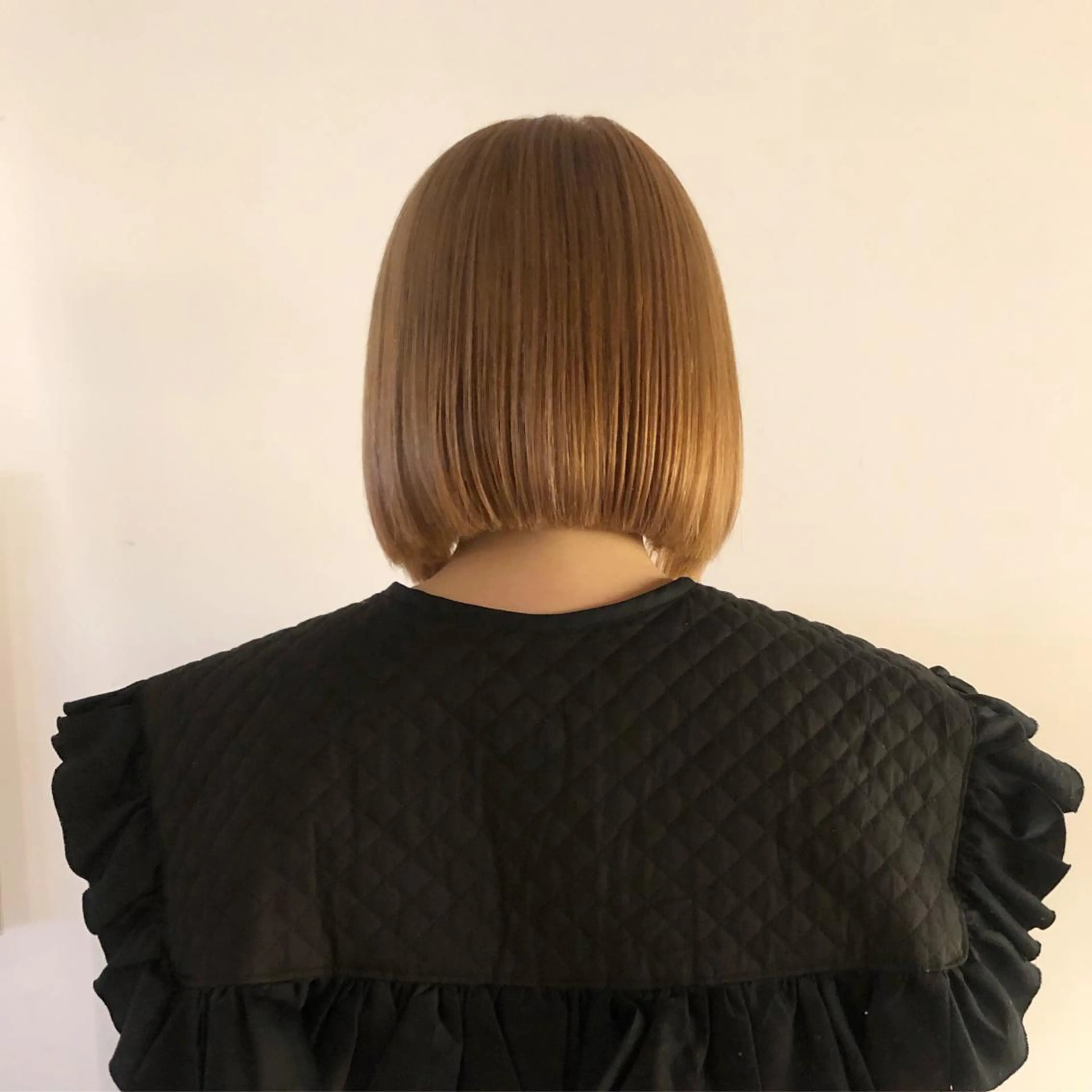 ショート ボブ hono/ボブ/ ハイトーン/ベージュのヘアスタイル