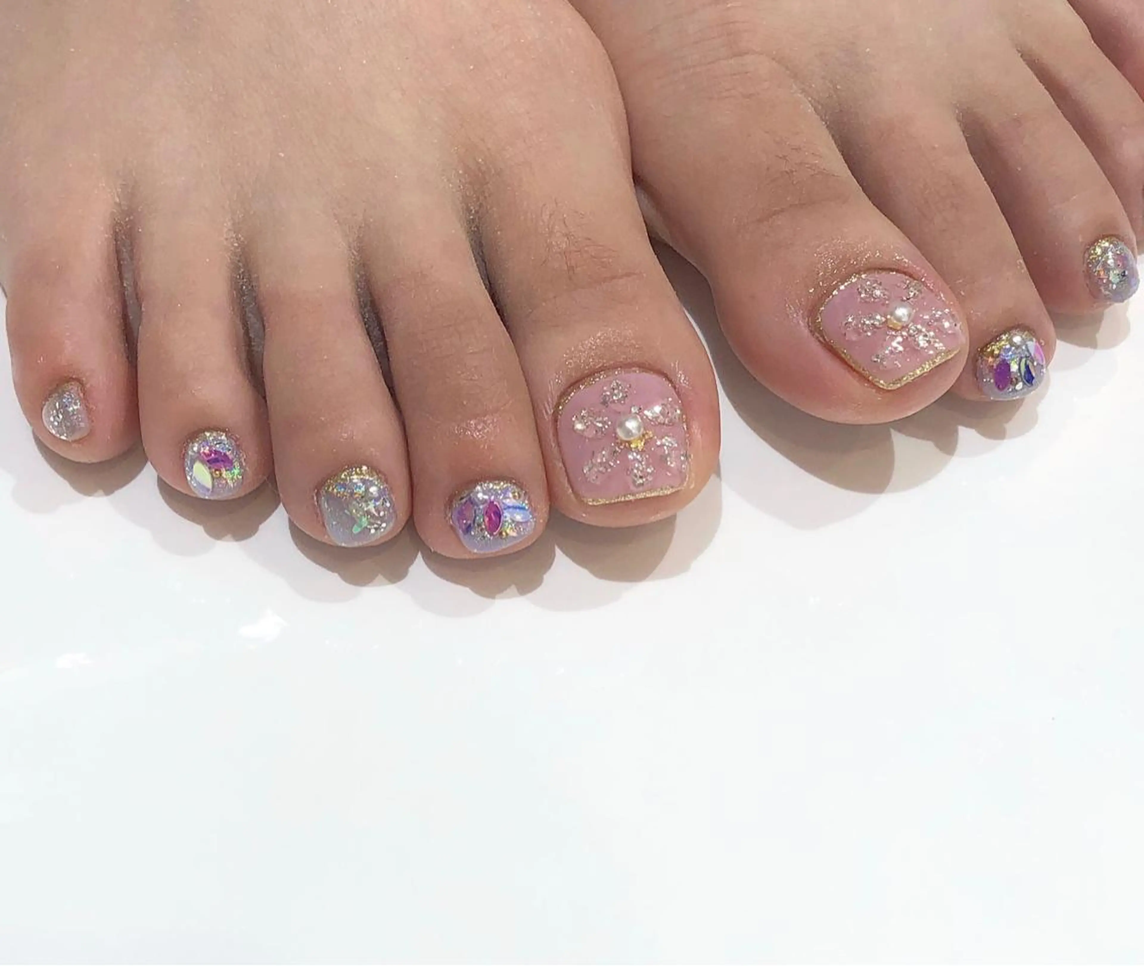 ネイル フットネイル キラキラネイル フットネイル 鶴田୨ৎmaison de NALIのネイルデザイン