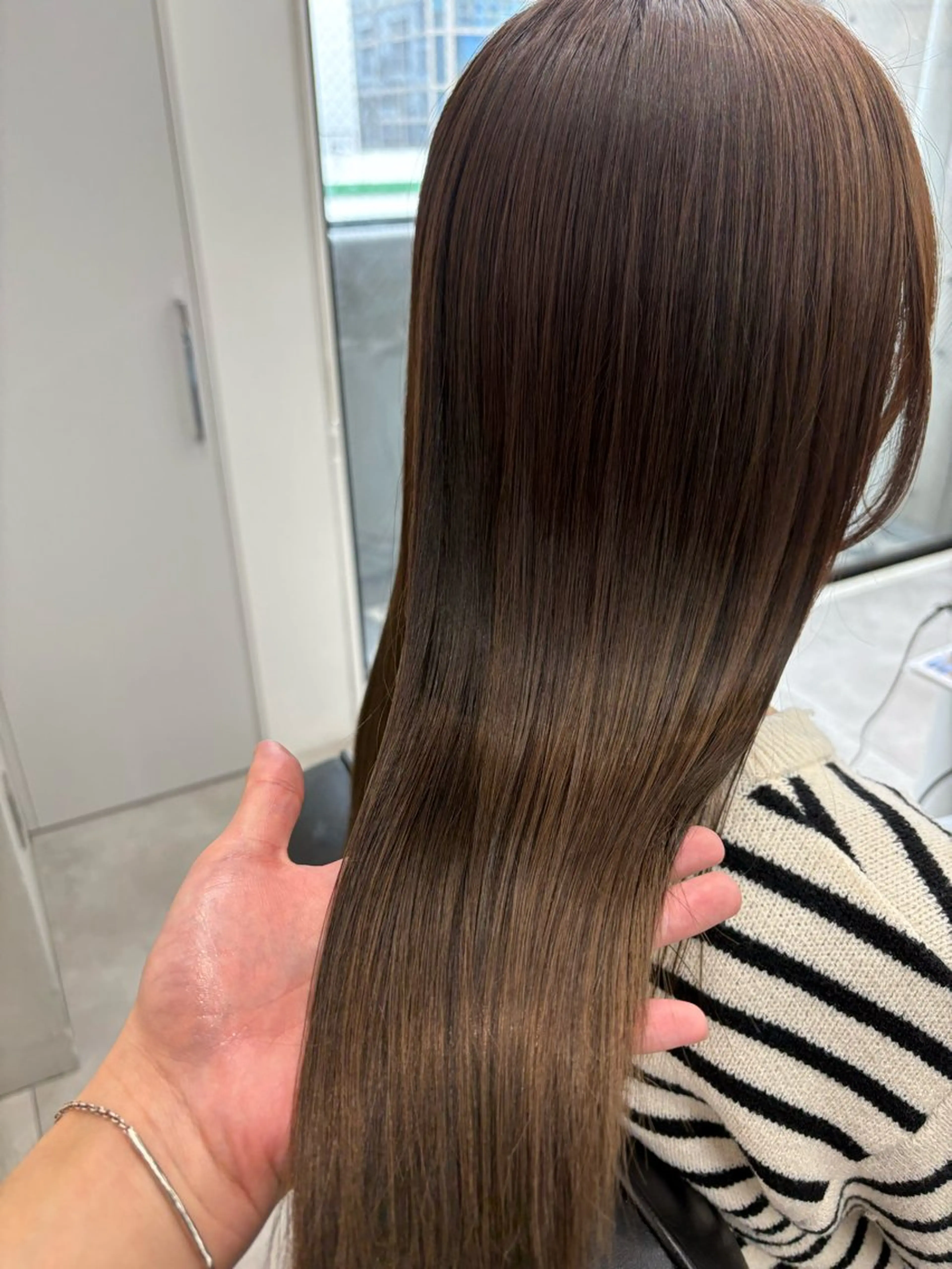 セミロング カラー ベージュカラー 透明感カラー 石井 魁人のヘアスタイル