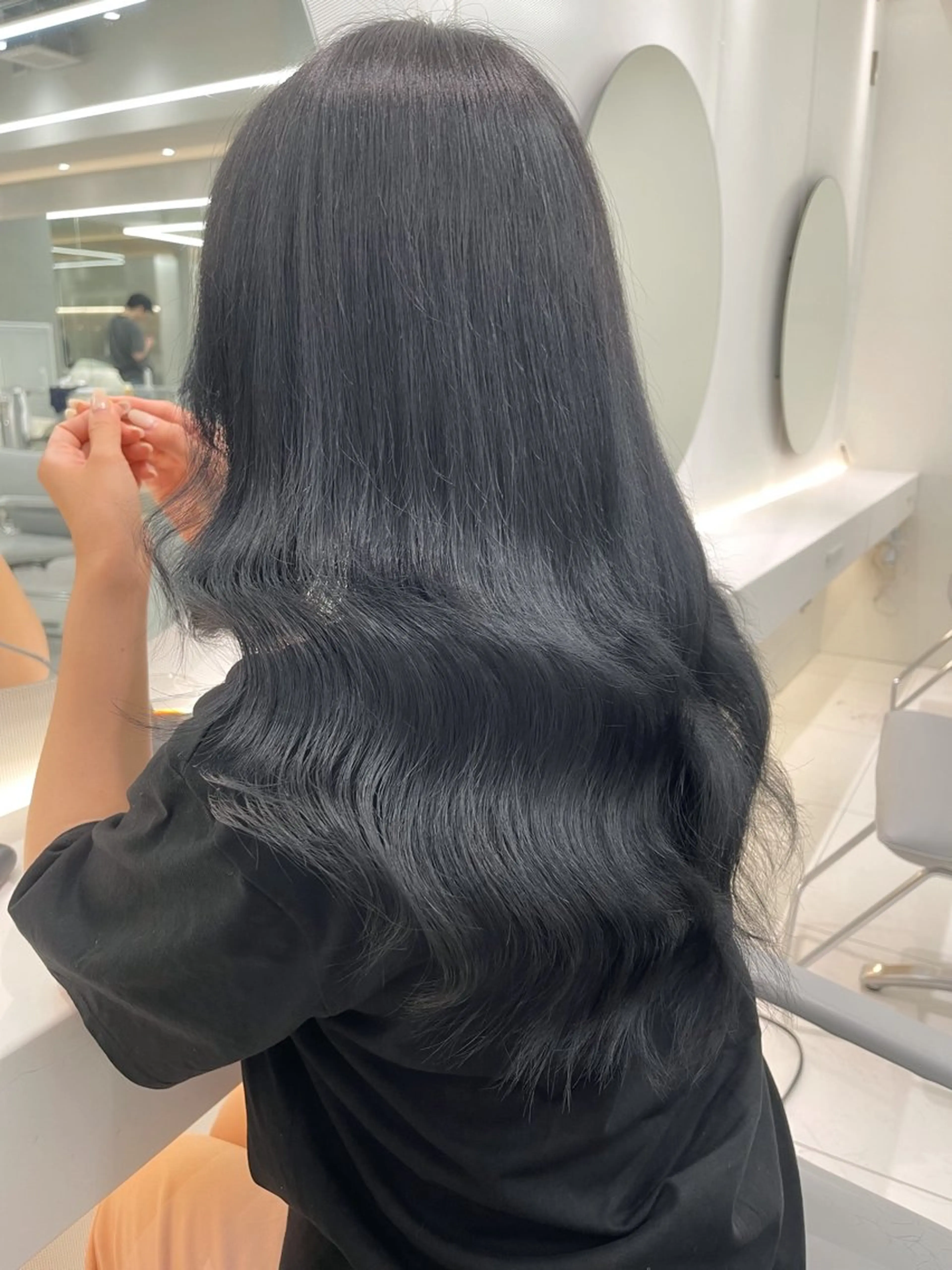 ロング カラー 黒髪 ブルーカラー ブルーブラック トリートメント /カラー/NAOKIのヘアスタイル