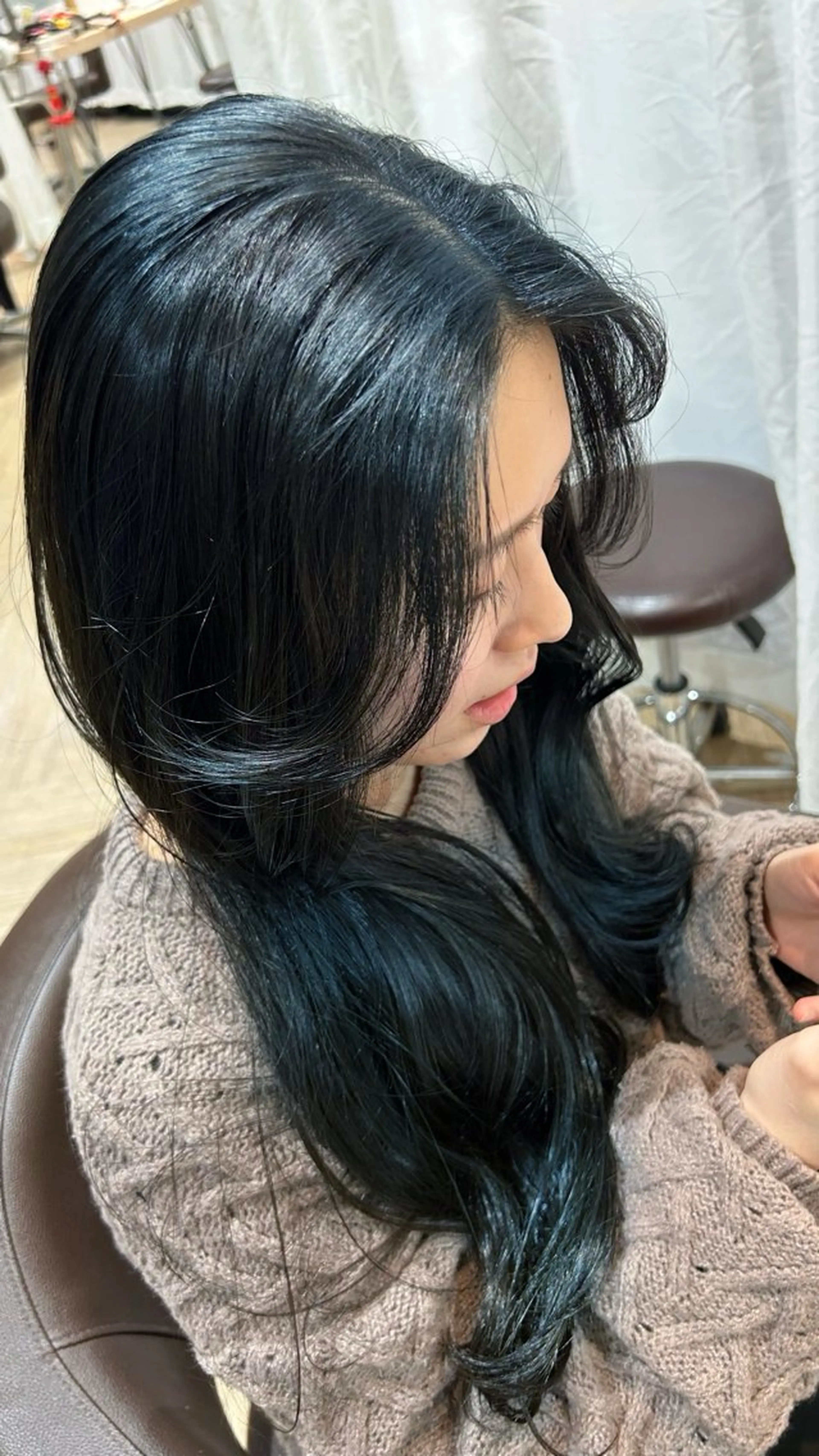 ロング カラー 黒髪 ブリーチ ブルーカラー ブルーブラック ブリーチなしカラー ヘアカラー トリートメント 砂野 真璃奈のヘアスタイル