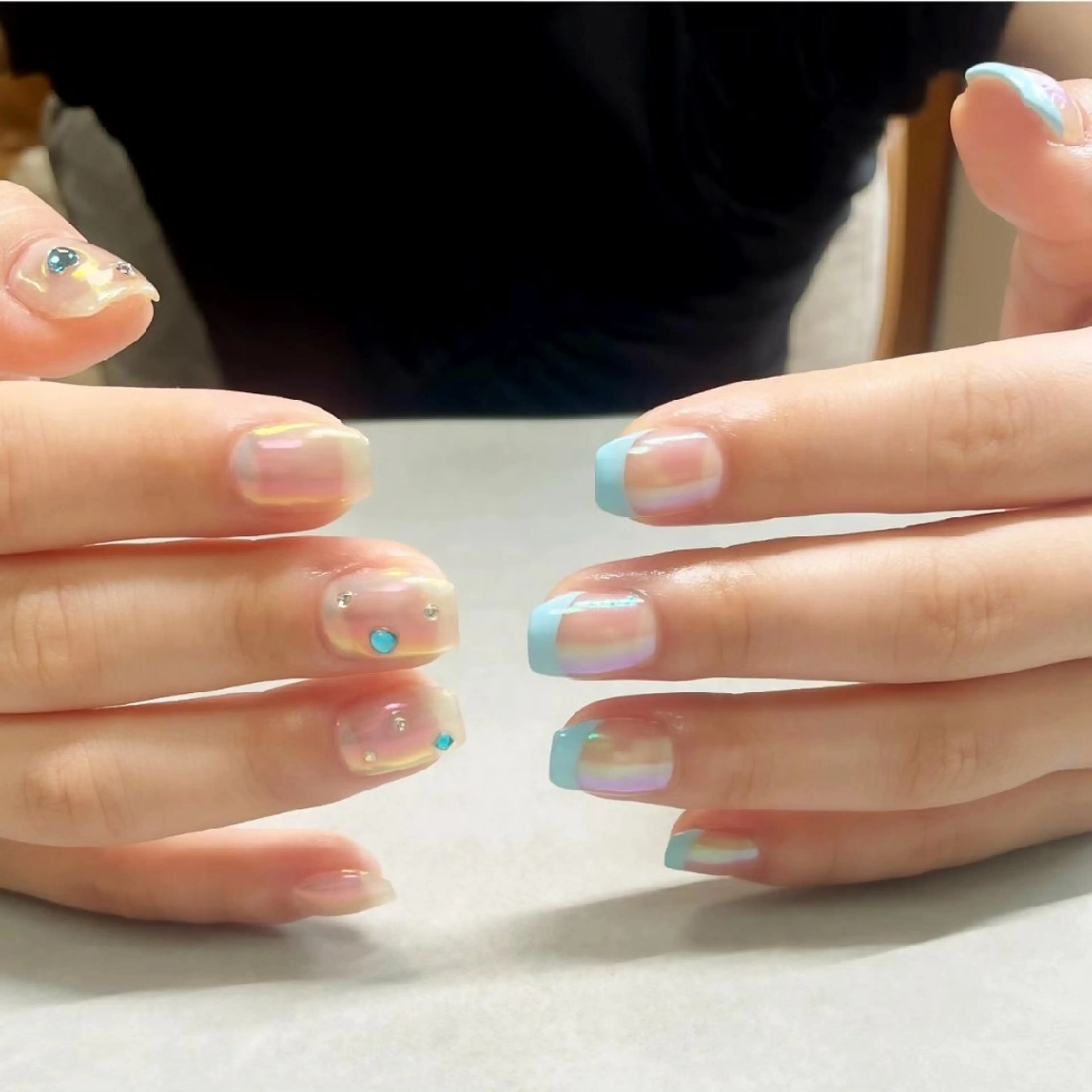 ネイル オーロラネイル フレンチネイル 夏ネイル ハンドネイル Giverny .のネイルデザイン