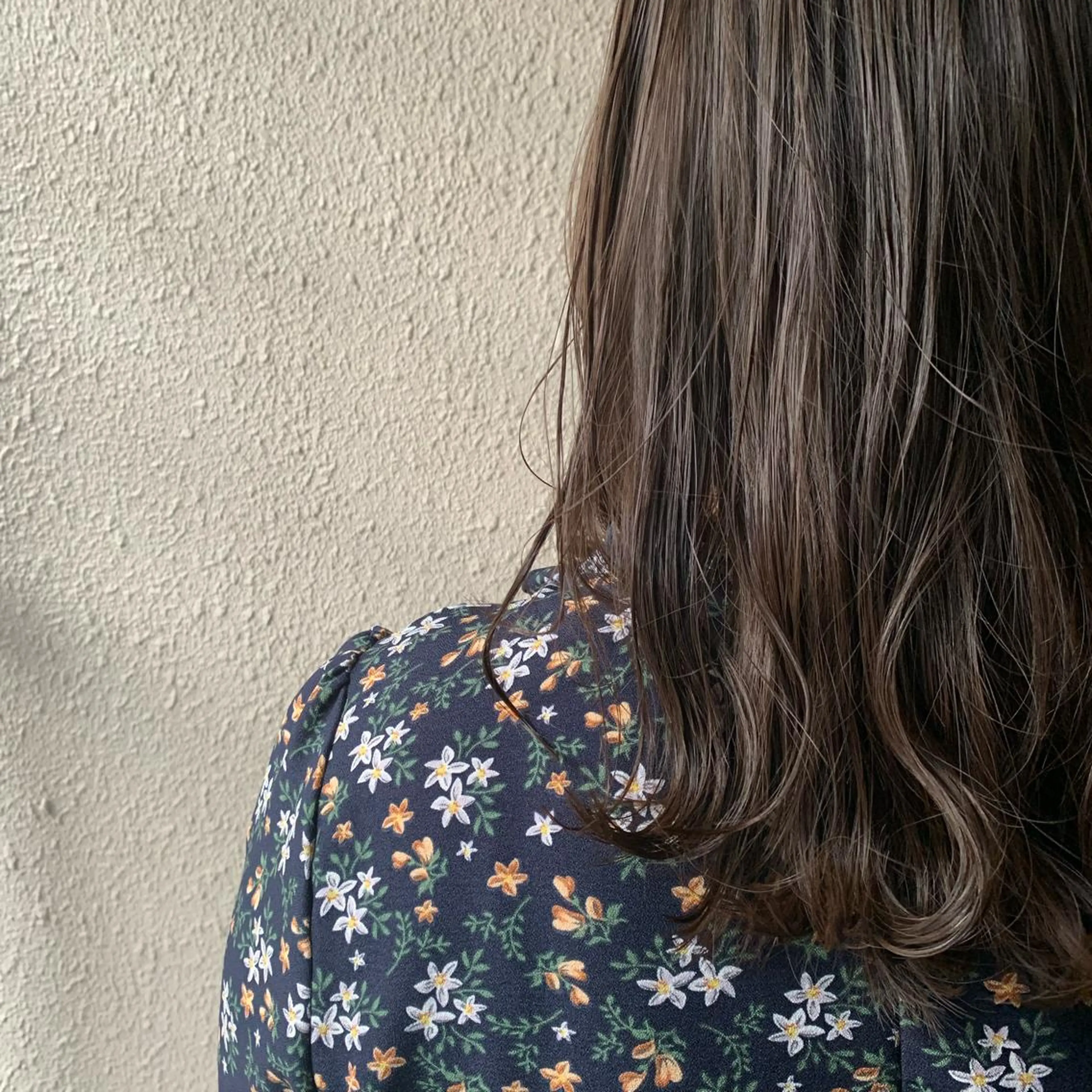 ミディアム カラー アッシュ カット ヘアカラー chouette/ 根本優希のヘアスタイル