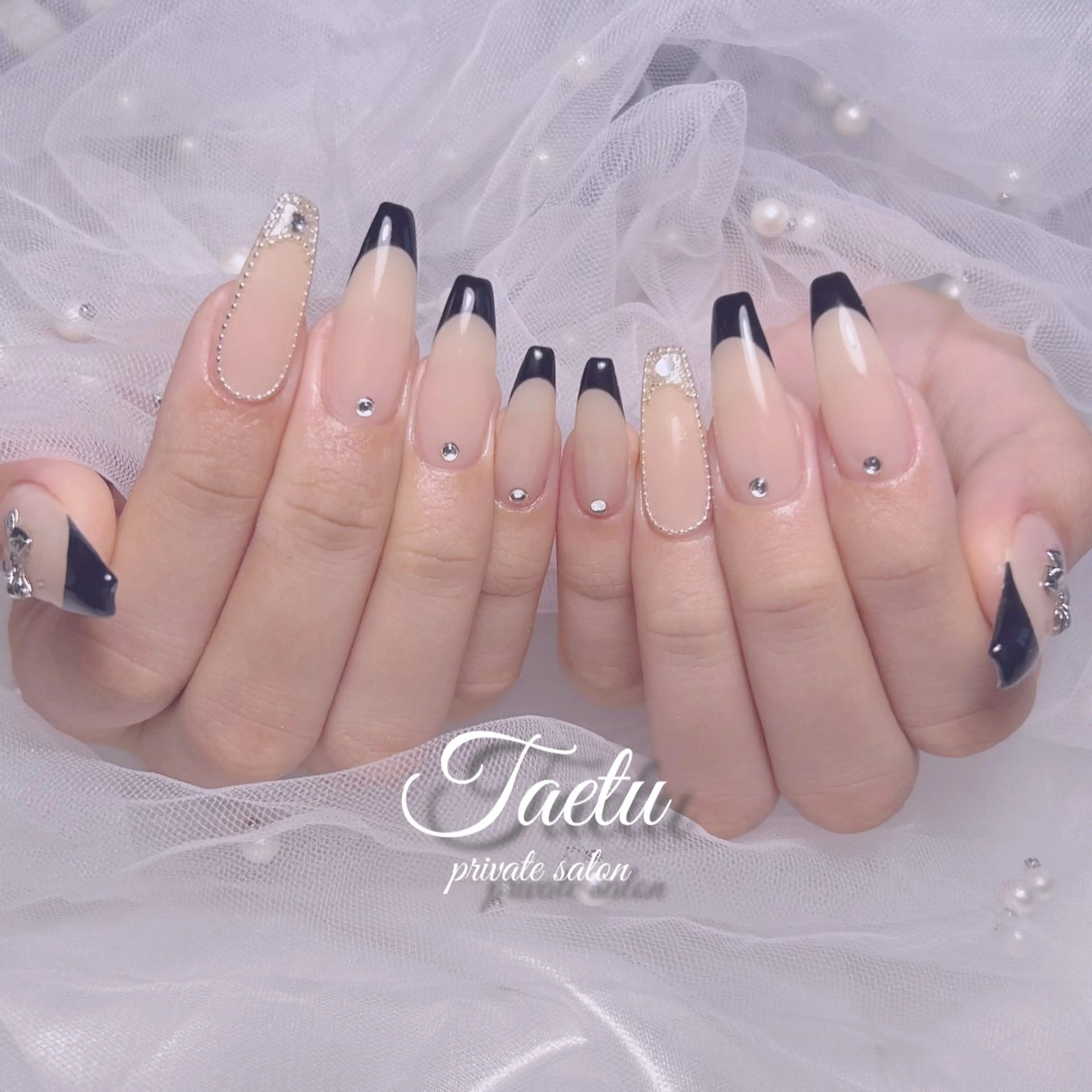 ネイル フレンチネイル 𝐓𝐀𝐄𝐓𝐔 💜Ayumiのネイルデザイン