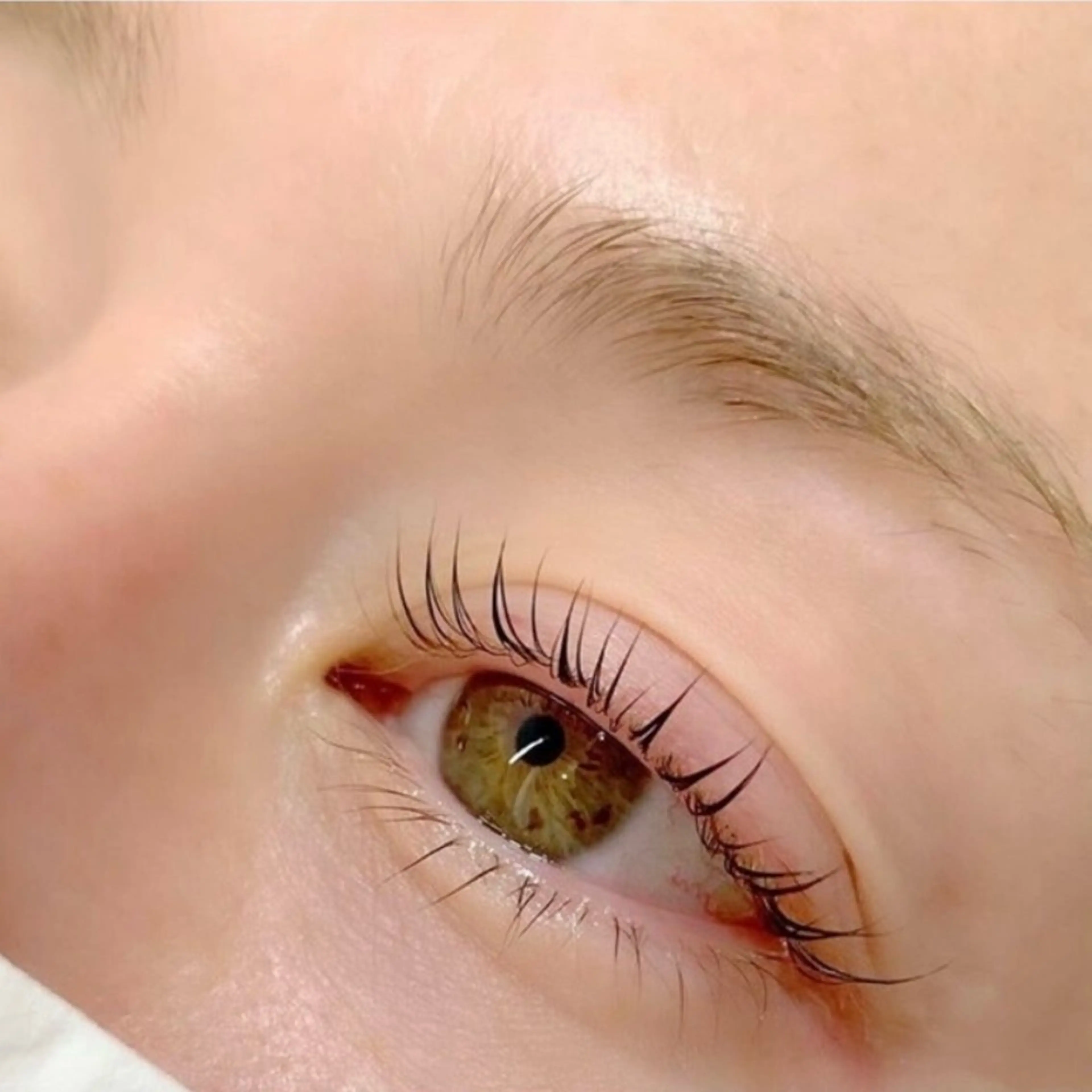 マツエク・マツパ WHITE  EYE　京橋店所属・WHITE EYE 京橋店の眉毛・アイブロウイメージ