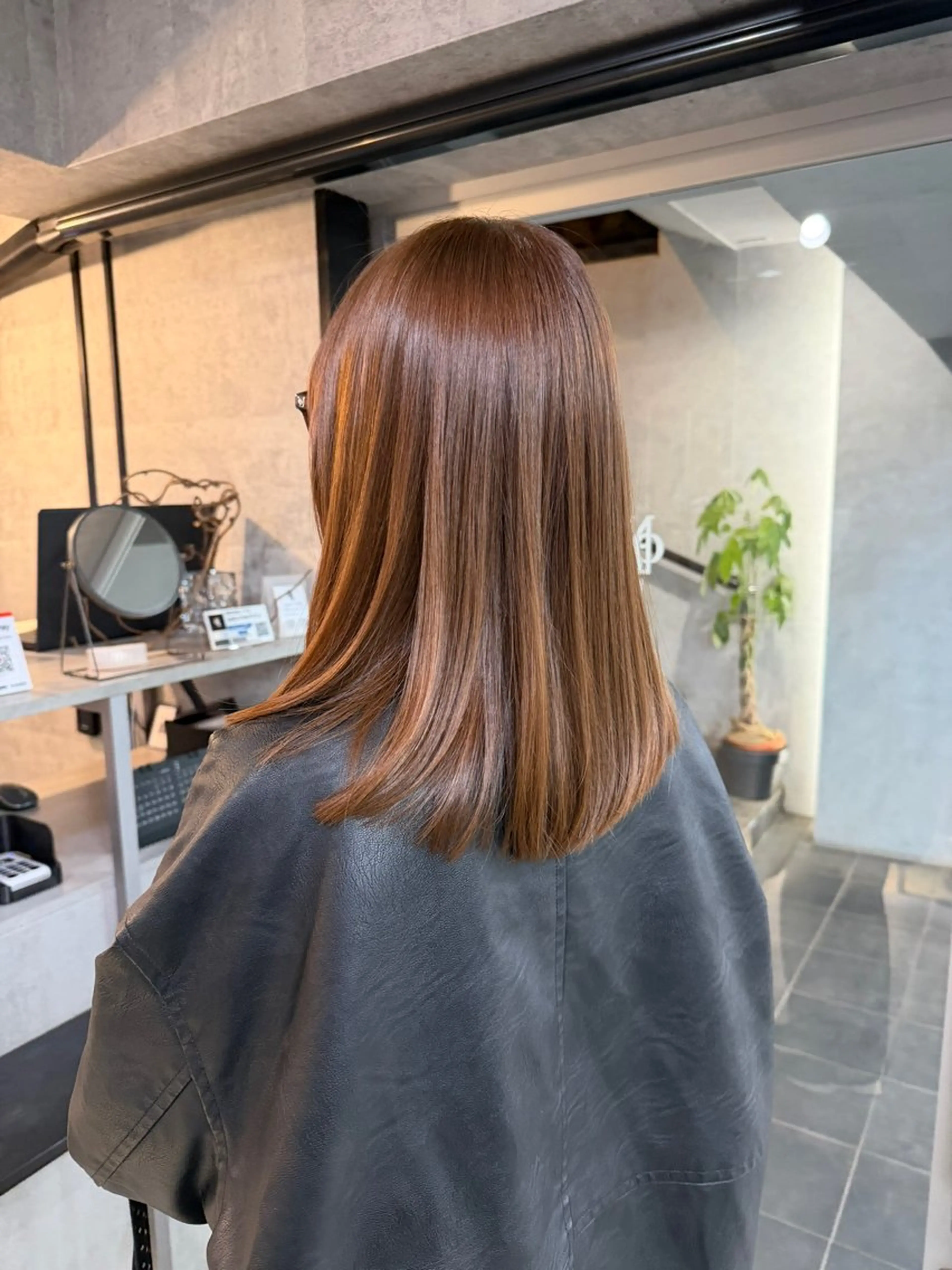 ミディアム カラー ヘアカラー トリートメント You/透明感カラー レイヤーカット/ボブのヘアスタイル