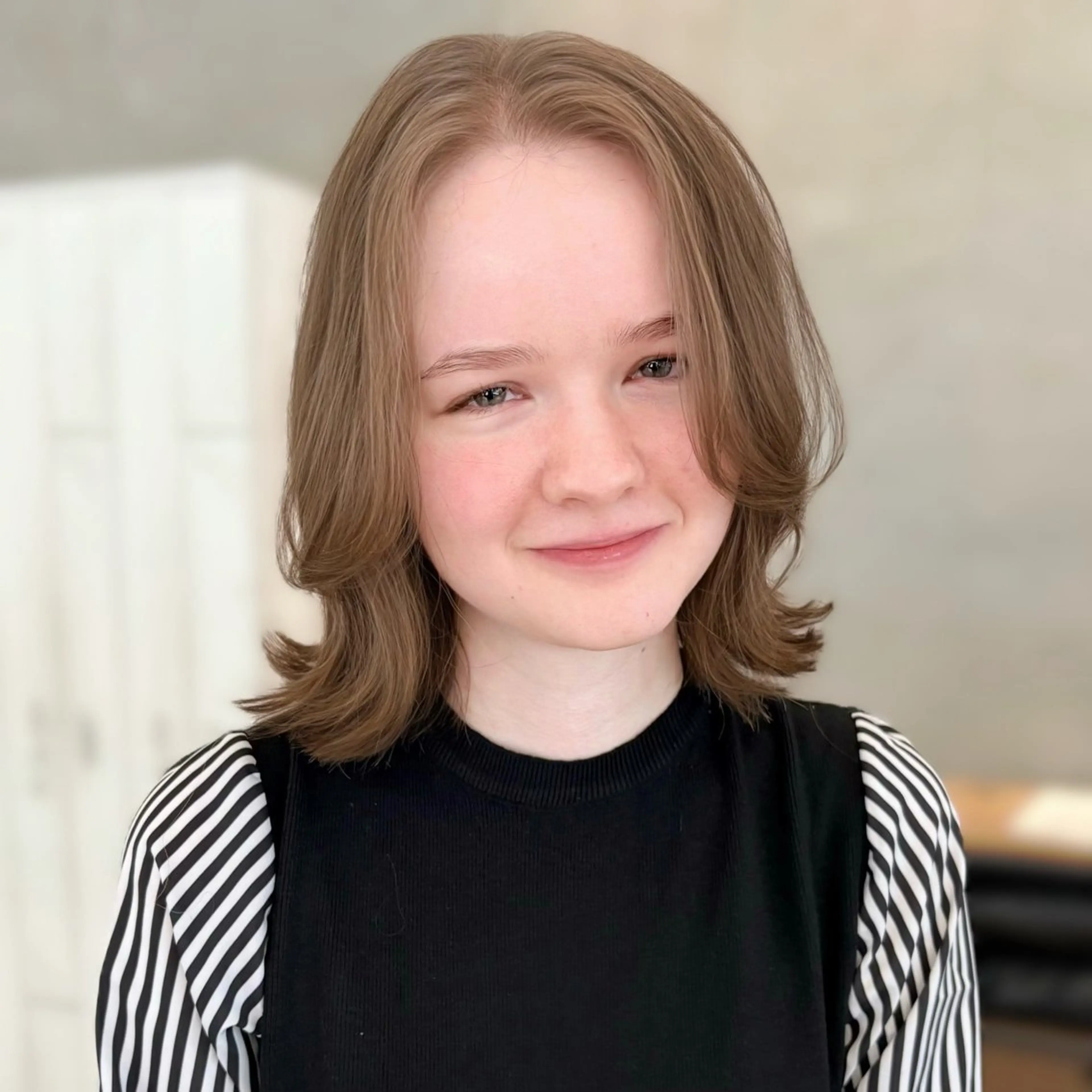 ミディアム カラー ボブ くびれヘア 顔まわりレイヤー 顔周りカット レイヤーカット 梅田美容室/レイヤー /ベージュ/miyuのヘアスタイル