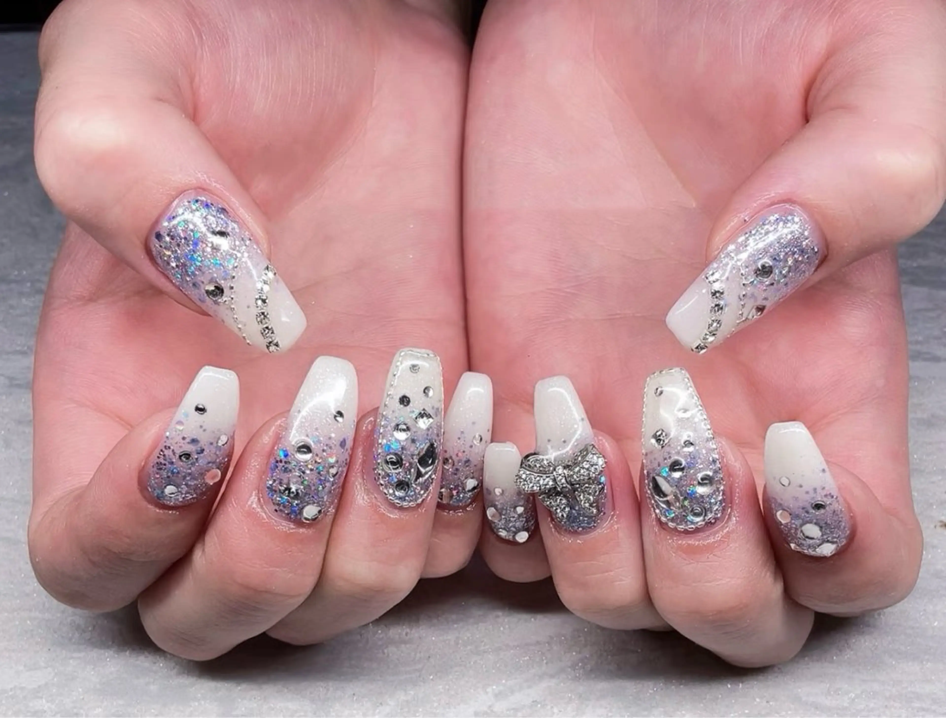 ネイル アートネイル オーロラネイル チークネイル ガーリー キラキラネイル ハンドネイル ╹◡╹Mimoミモ Eye&Nailのマツエク・マツパデザイン