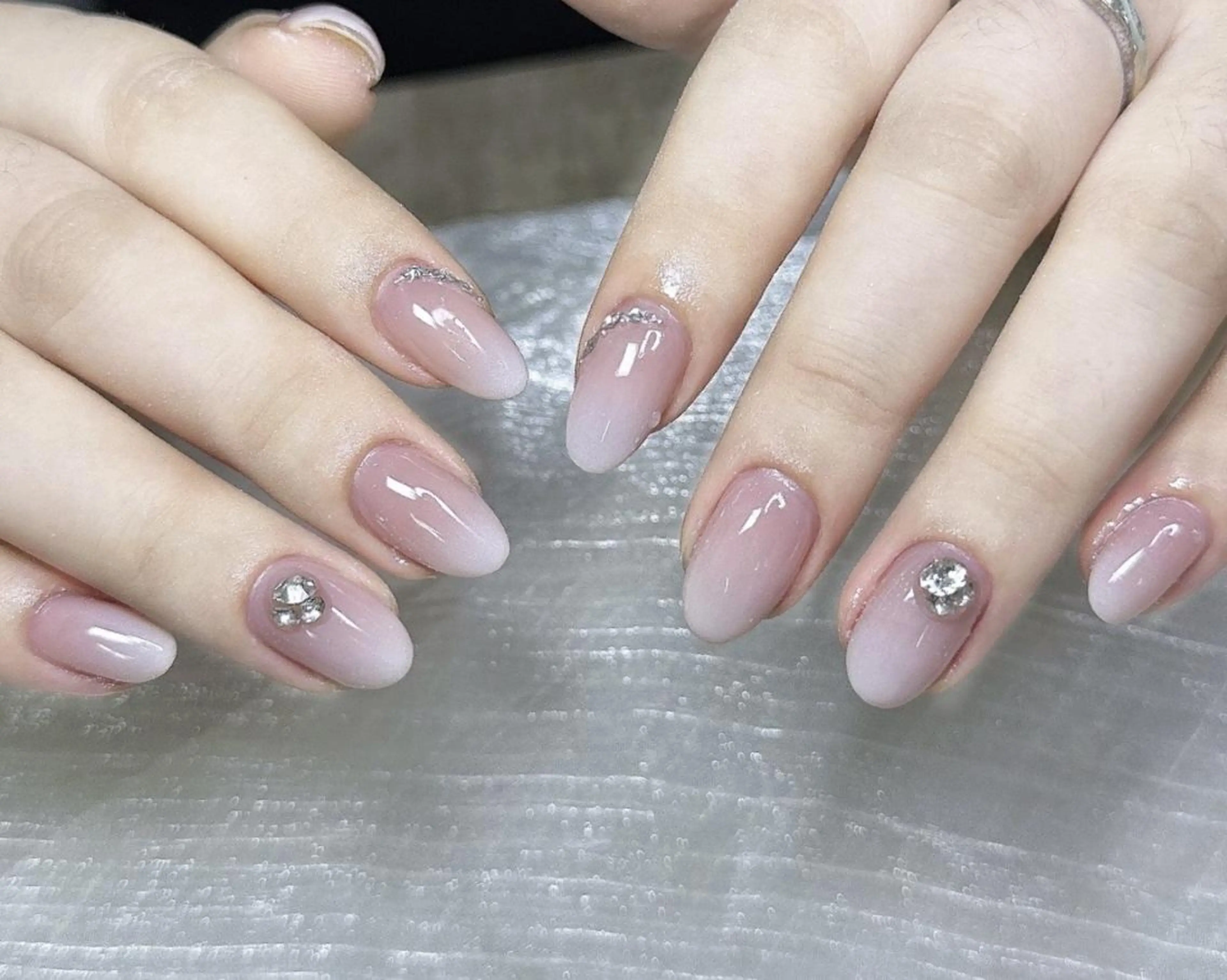 ネイル チークネイル 長さ出し フレンチネイル グラデーション マグネットネイル ハンドネイル ハンドケア ⭐️Syu Rei⭐️のネイルデザイン