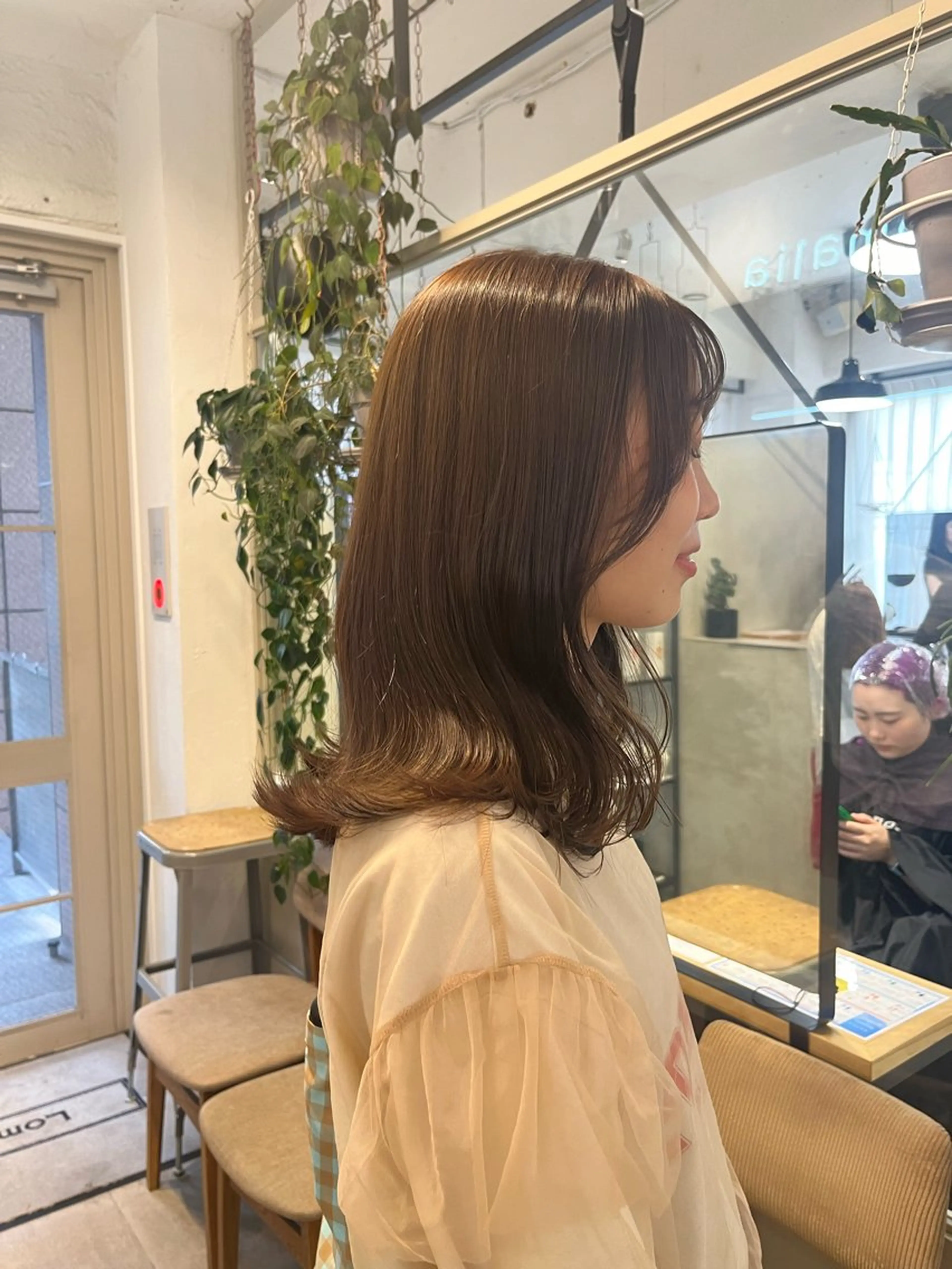 ミディアム カラー ミルクティー× グレージュMOMOのヘアスタイル