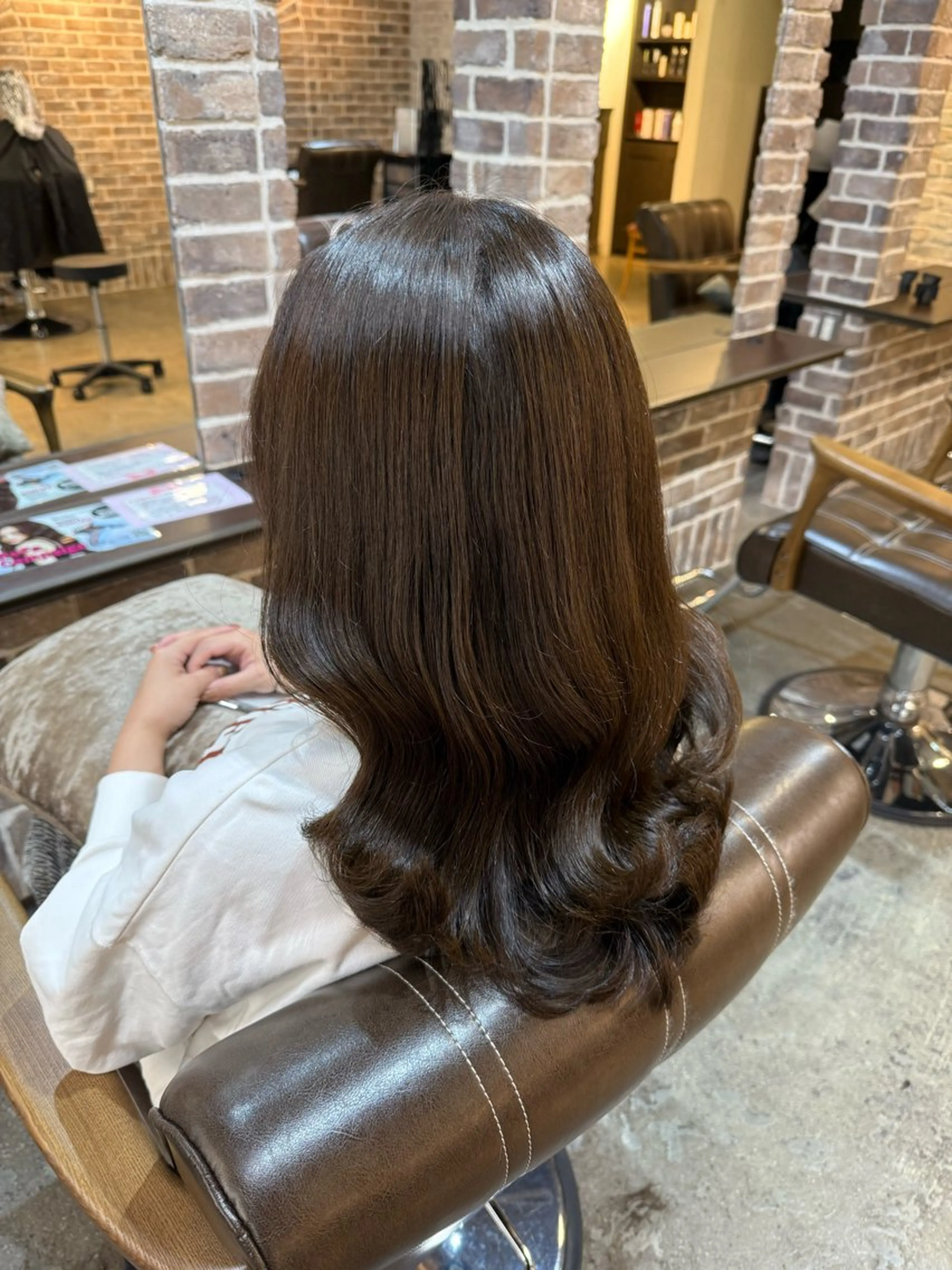 セミロング カラー ベージュカラー ブリーチ ショコラベージュ ブリーチなしカラー カット ヘアカラー トリートメント 艶カラー/インナー /グラデ/大西小百合のヘアスタイル