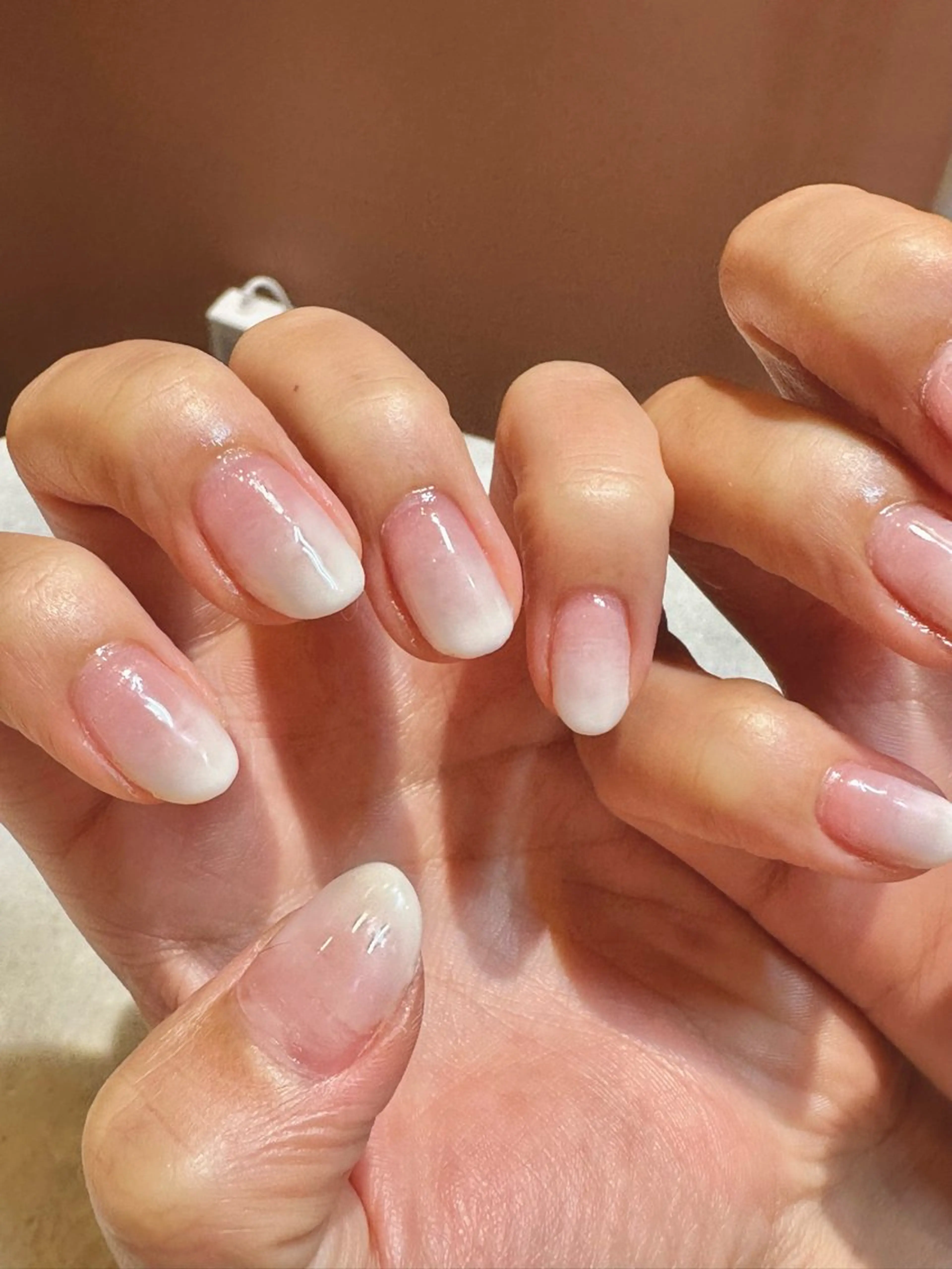 ネイル カジュアル グラデーション 夏ネイル ホワイト ハンドネイル unopulir Kahoのネイルデザイン