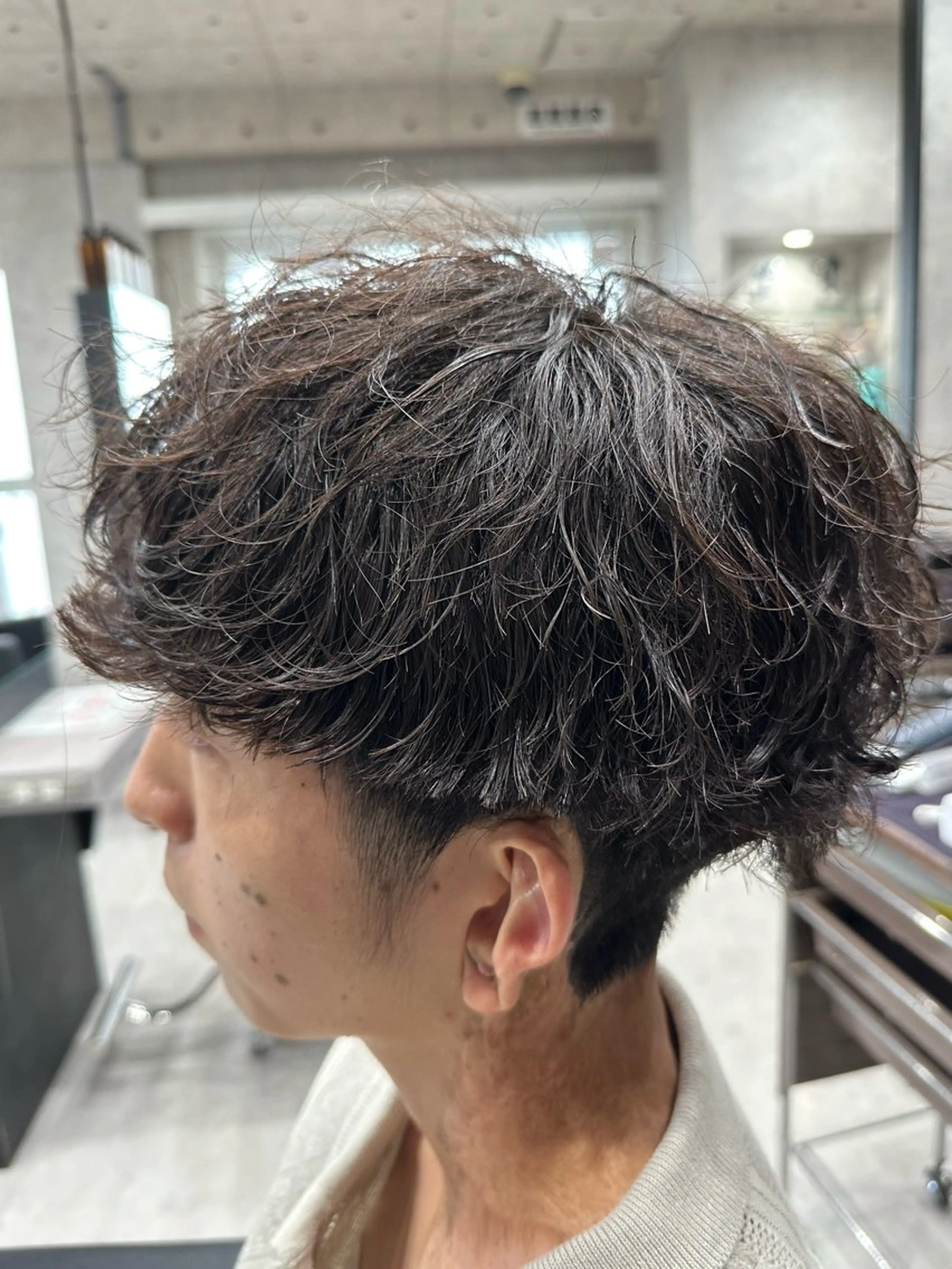 ショート パーマ メンズ メンズパーマ 波巻きパーマ スパイラルパーマ ユウ🪄 パーマ指名No1のヘアスタイル