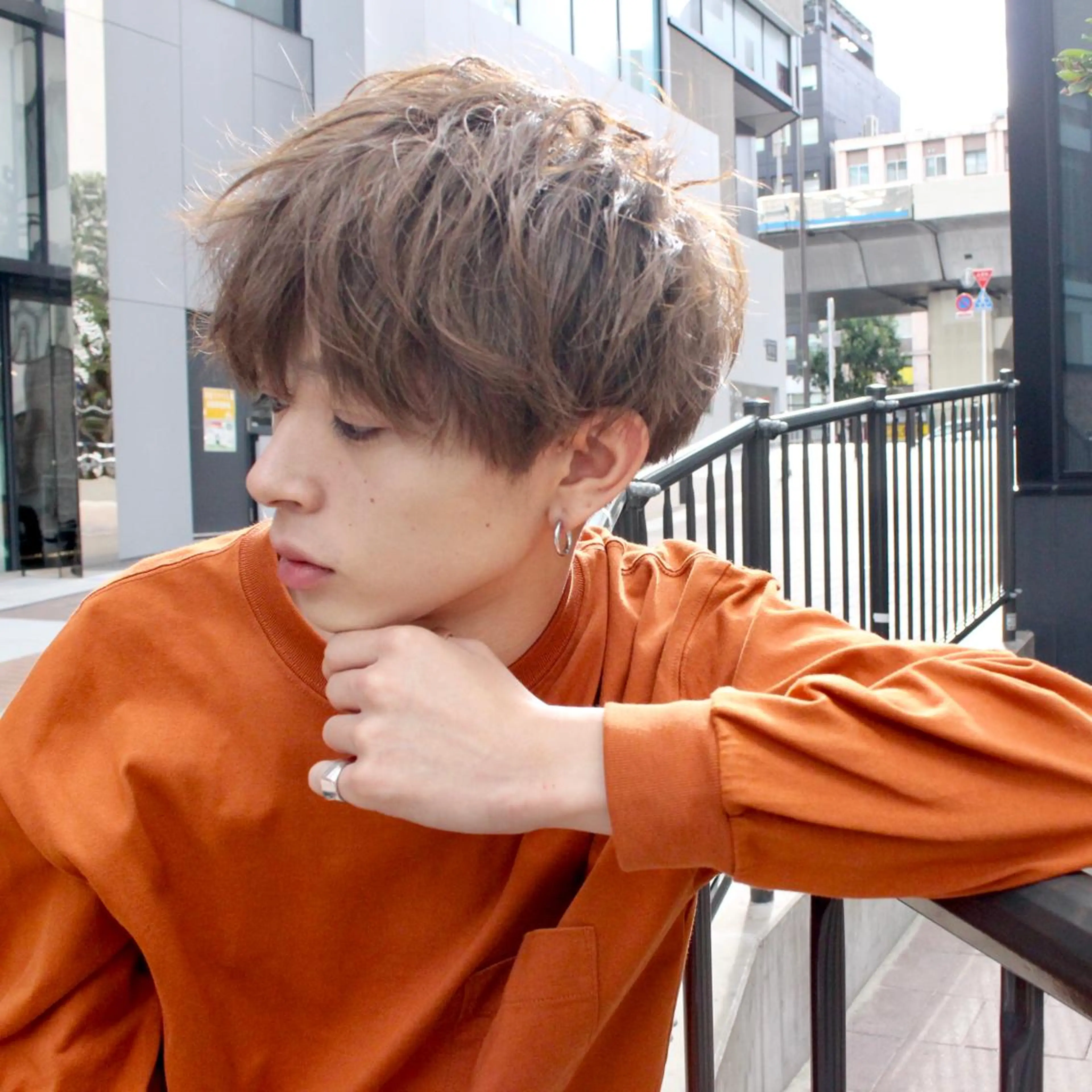 ショート パーマ メンズ センターパート コンマヘア マッシュ メンズパーマ メンズツイストパーマ newi 川崎店のヘアスタイル