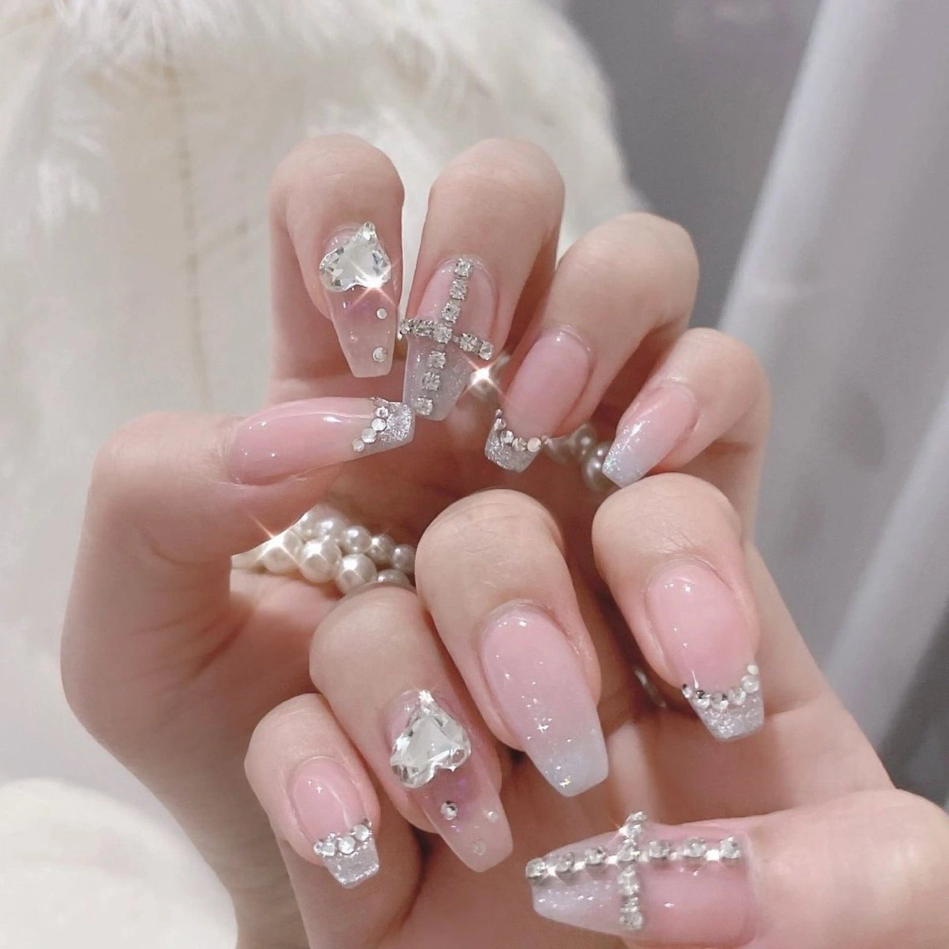 ネイル マグネットネイル ピンク ネイルチップ 冬ネイル クリスマス Lee Nailsのネイルデザイン