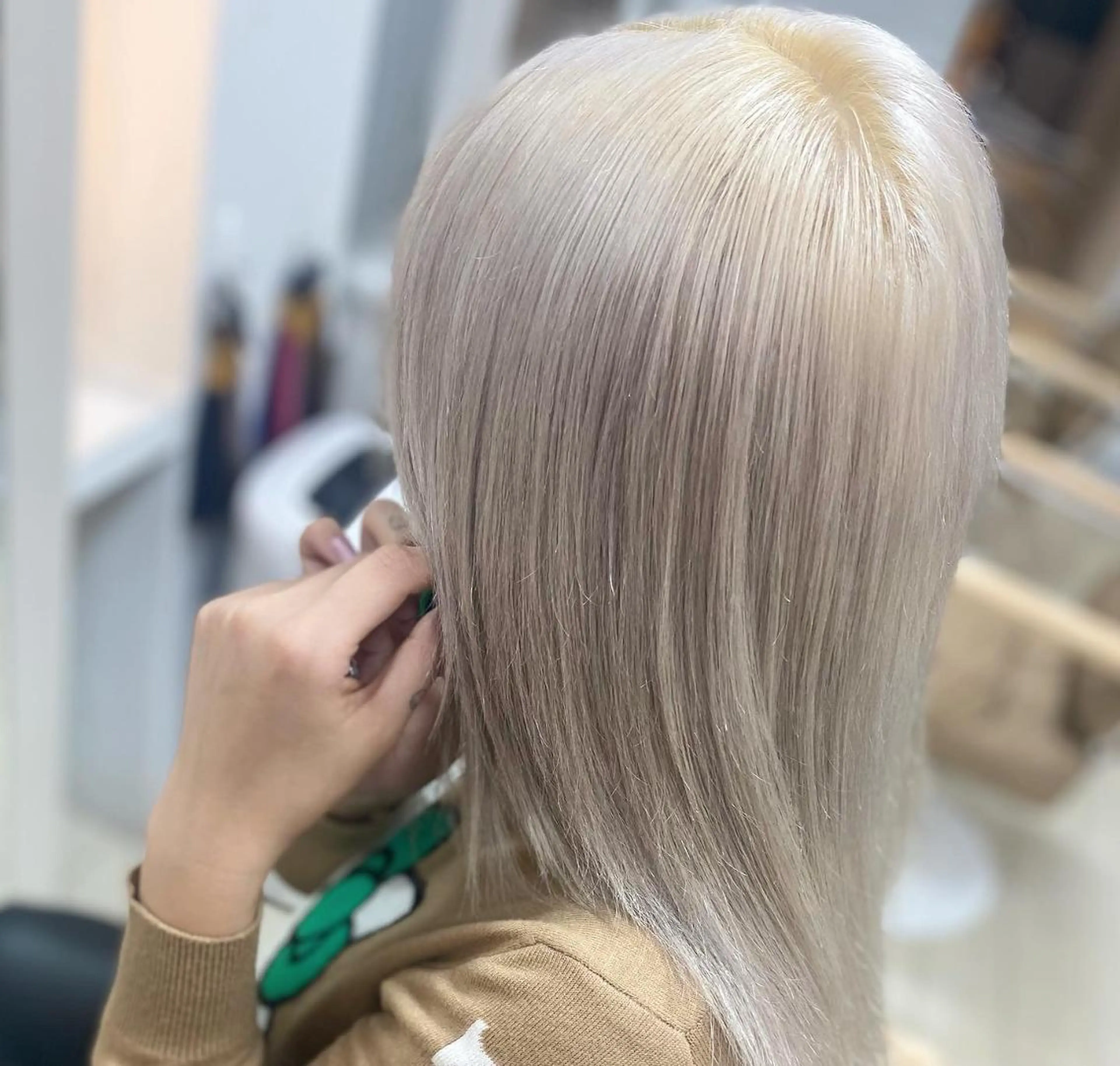 セミロング カラー ヘアカラー トリートメント 🩷モテるハイトーン 🩷ブリーチ特化🩷のヘアスタイル