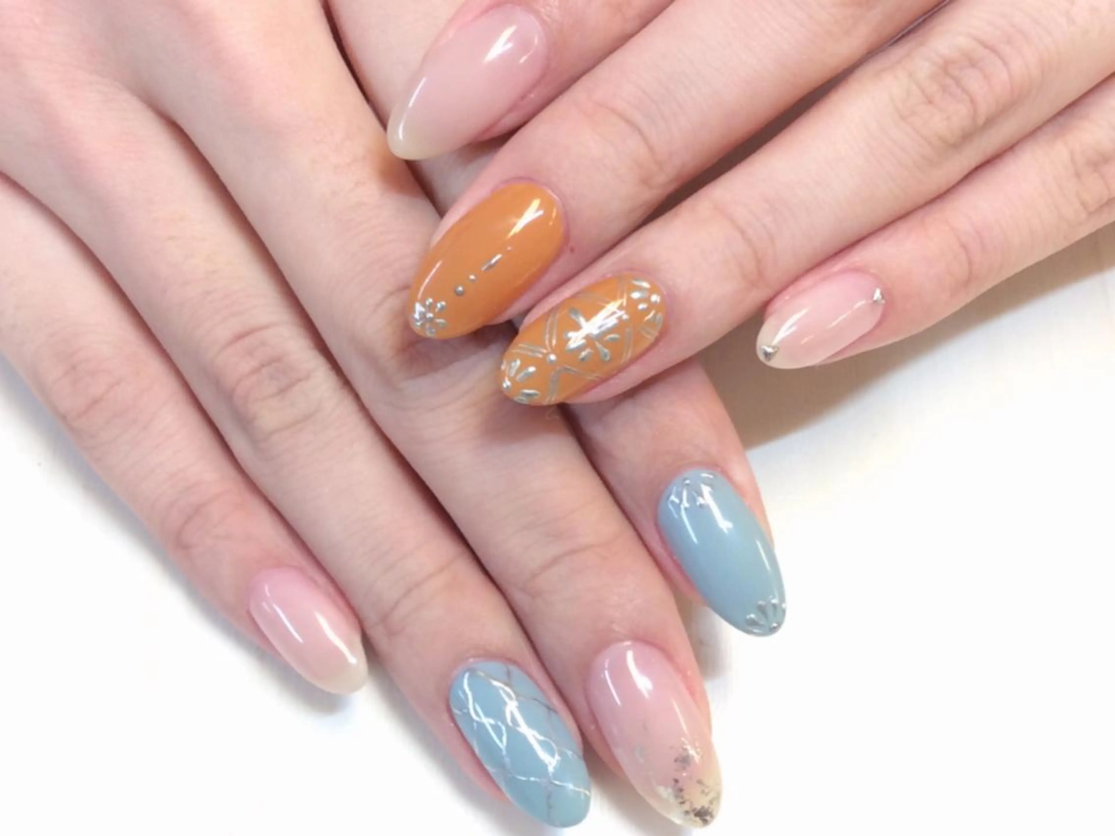 ネイル アートネイル 新橋 ルキナ スタッフのネイルデザイン