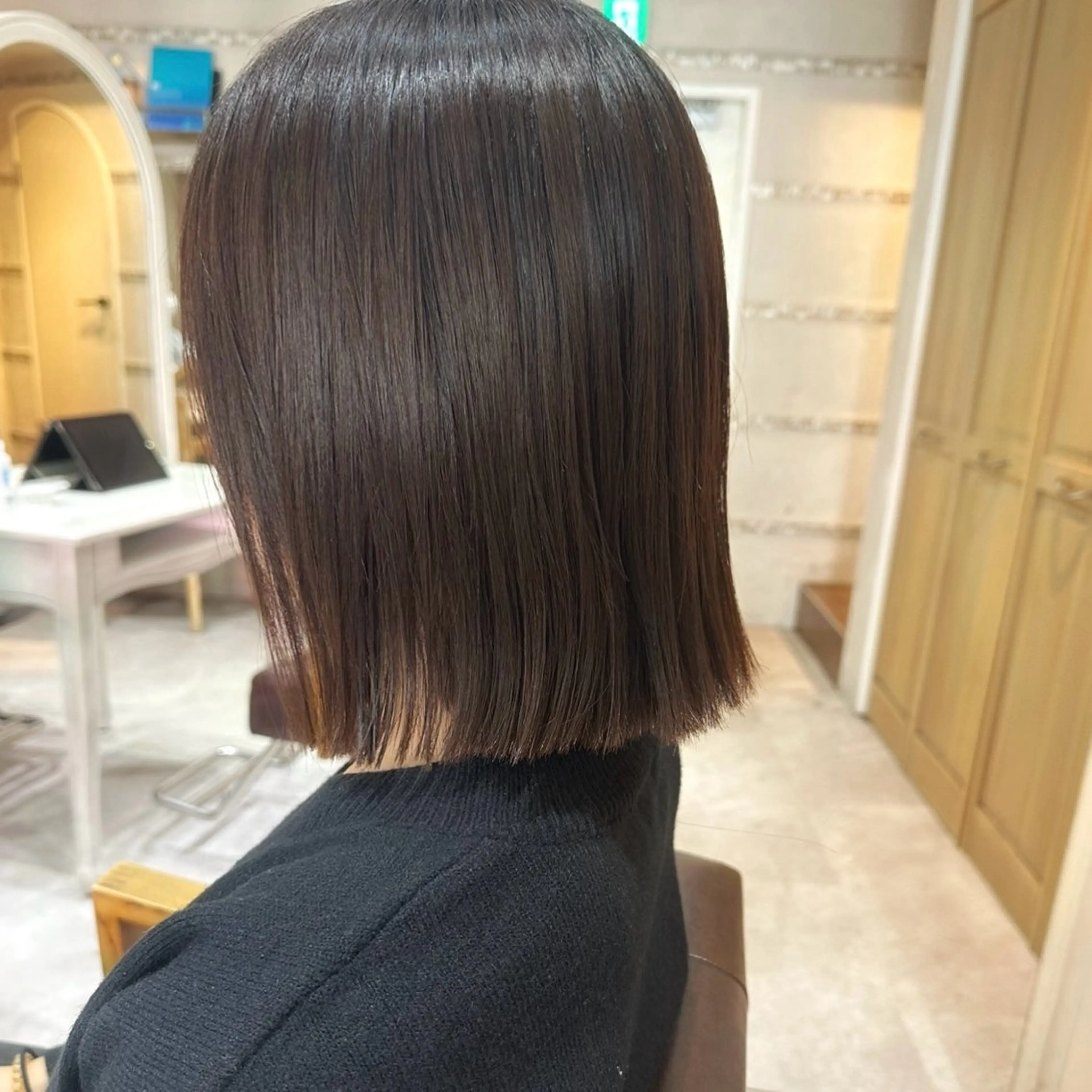 ミディアム 切りっぱなしボブ ボブ カット ヘアカラー トリートメント 似合わせヘア/ボブ/ ミディアム/Takaのヘアスタイル