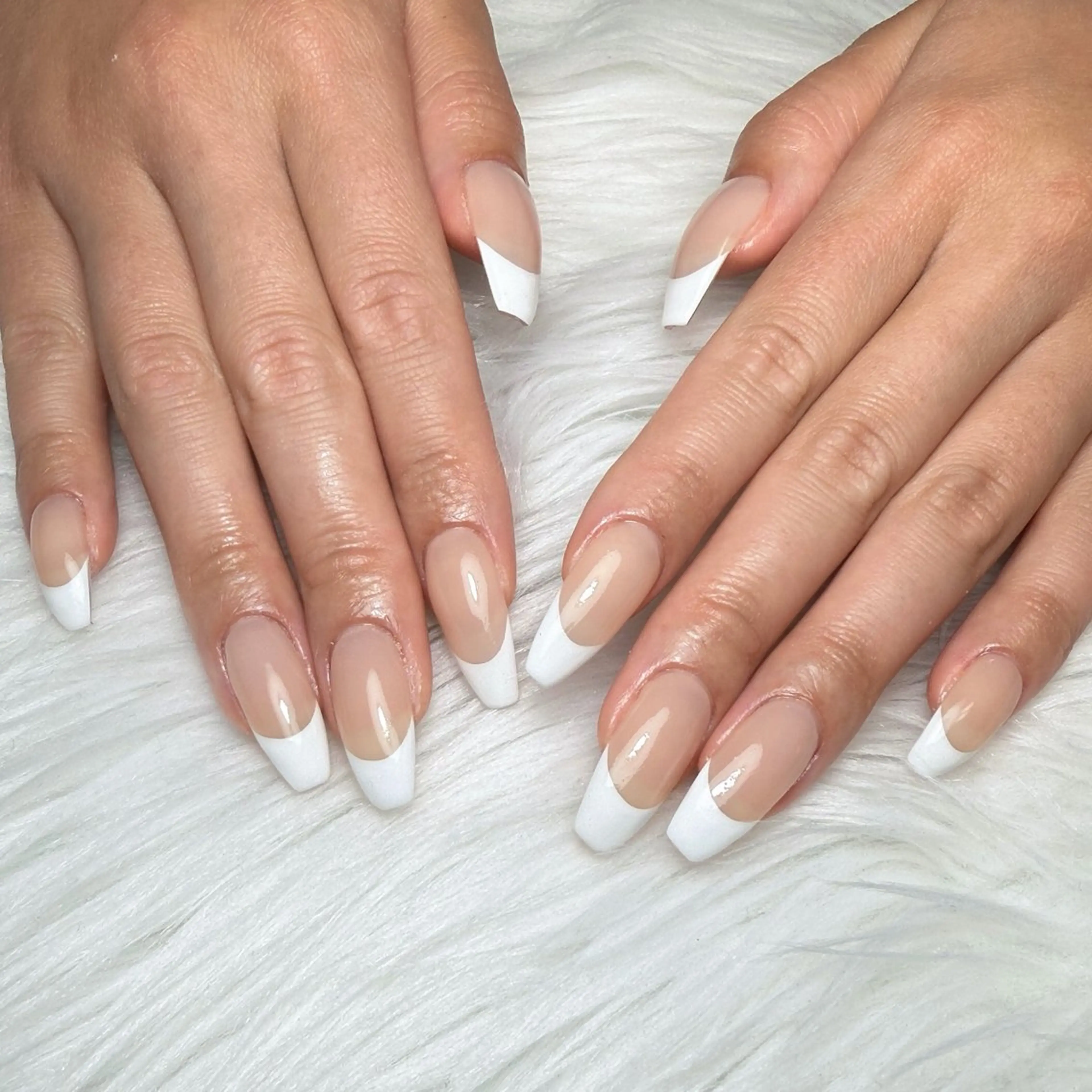 ネイル フレンチネイル ハンドネイル lifra Hinaのネイルデザイン