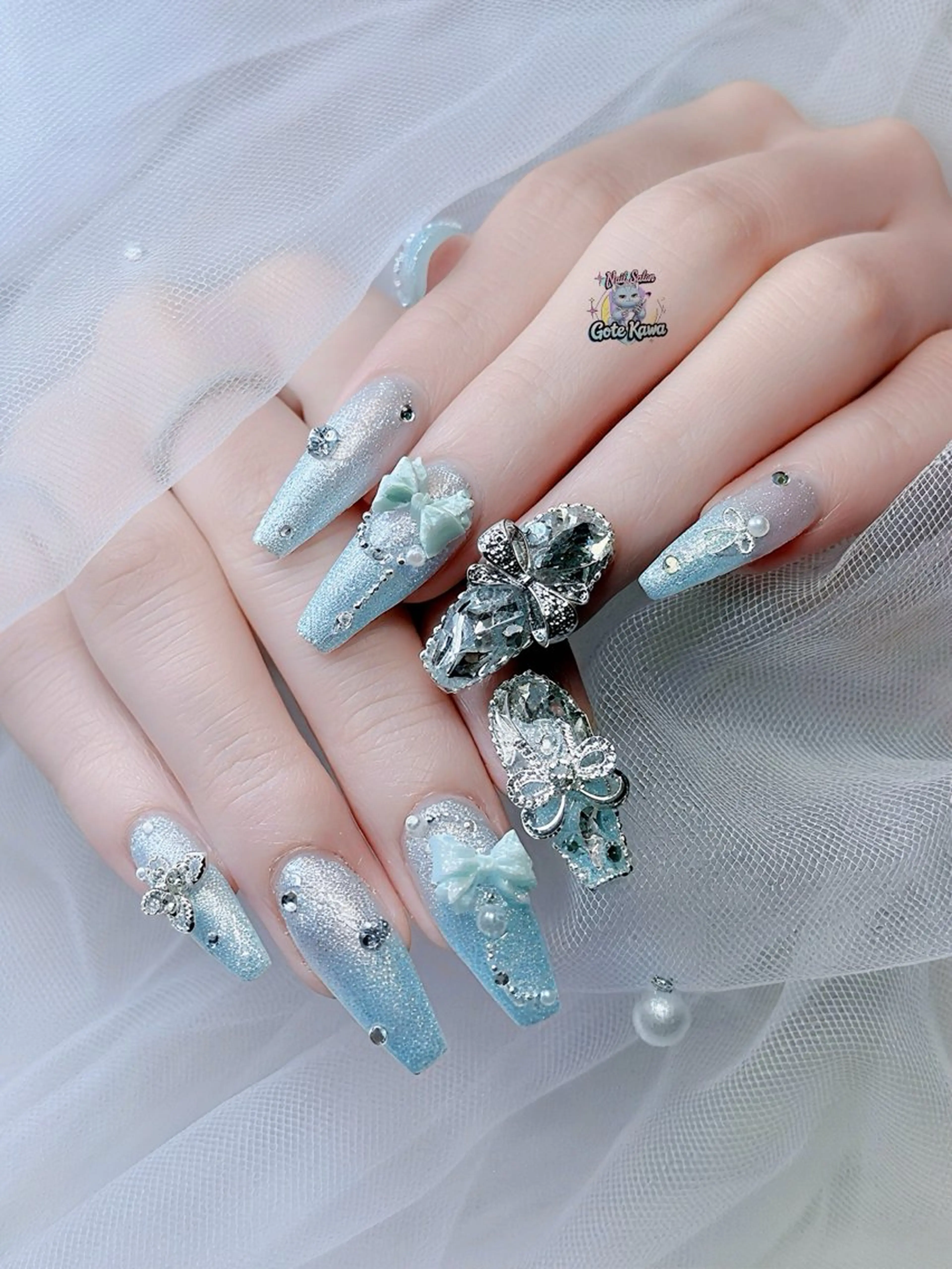 ネイル アートネイル オーロラネイル ボルドー チークネイル フレンチネイル ハンドネイル ハンドケア Gote Kawa nail salonのネイルデザイン