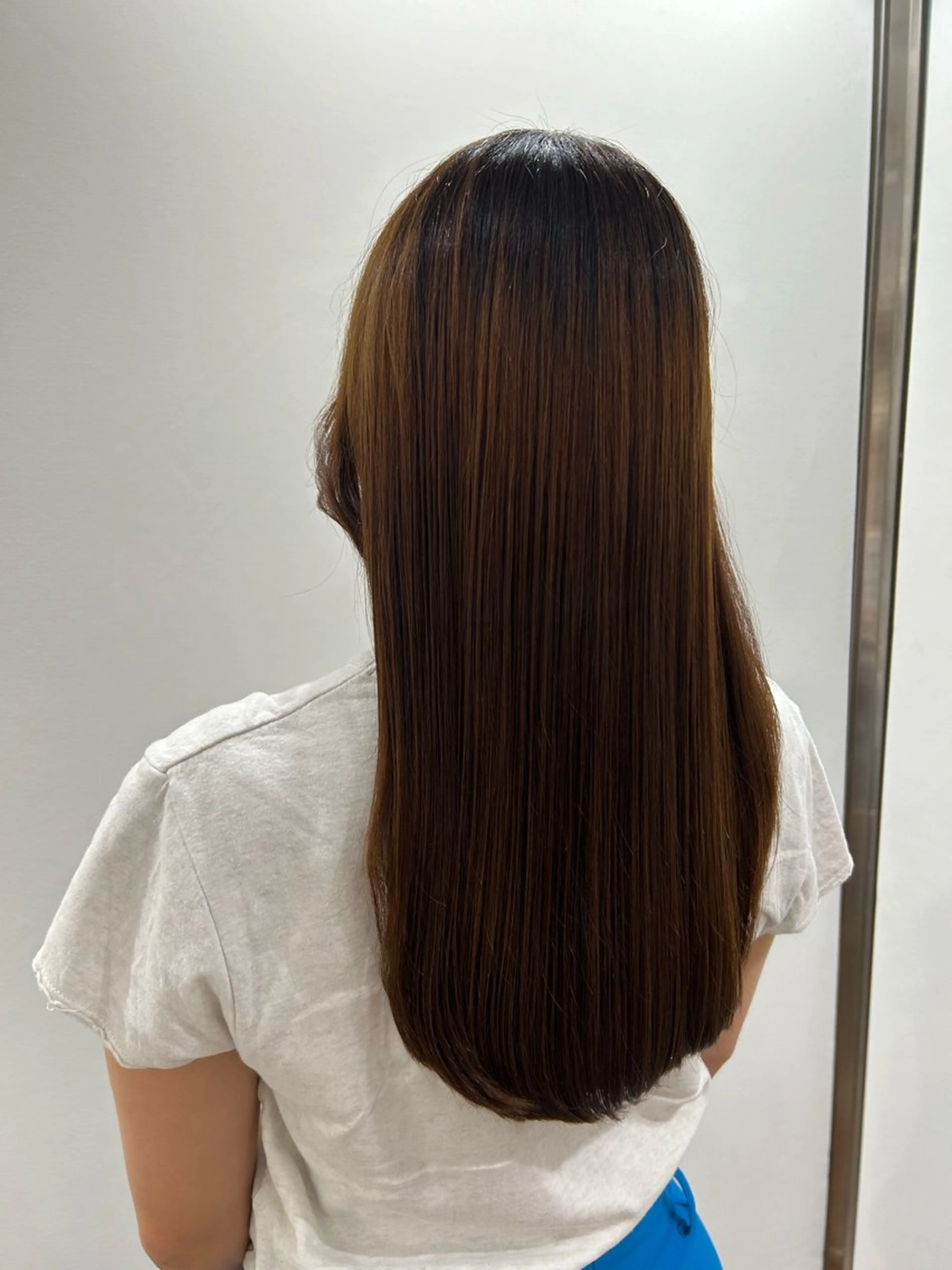 ロング 早瀬 愛美のヘアスタイル