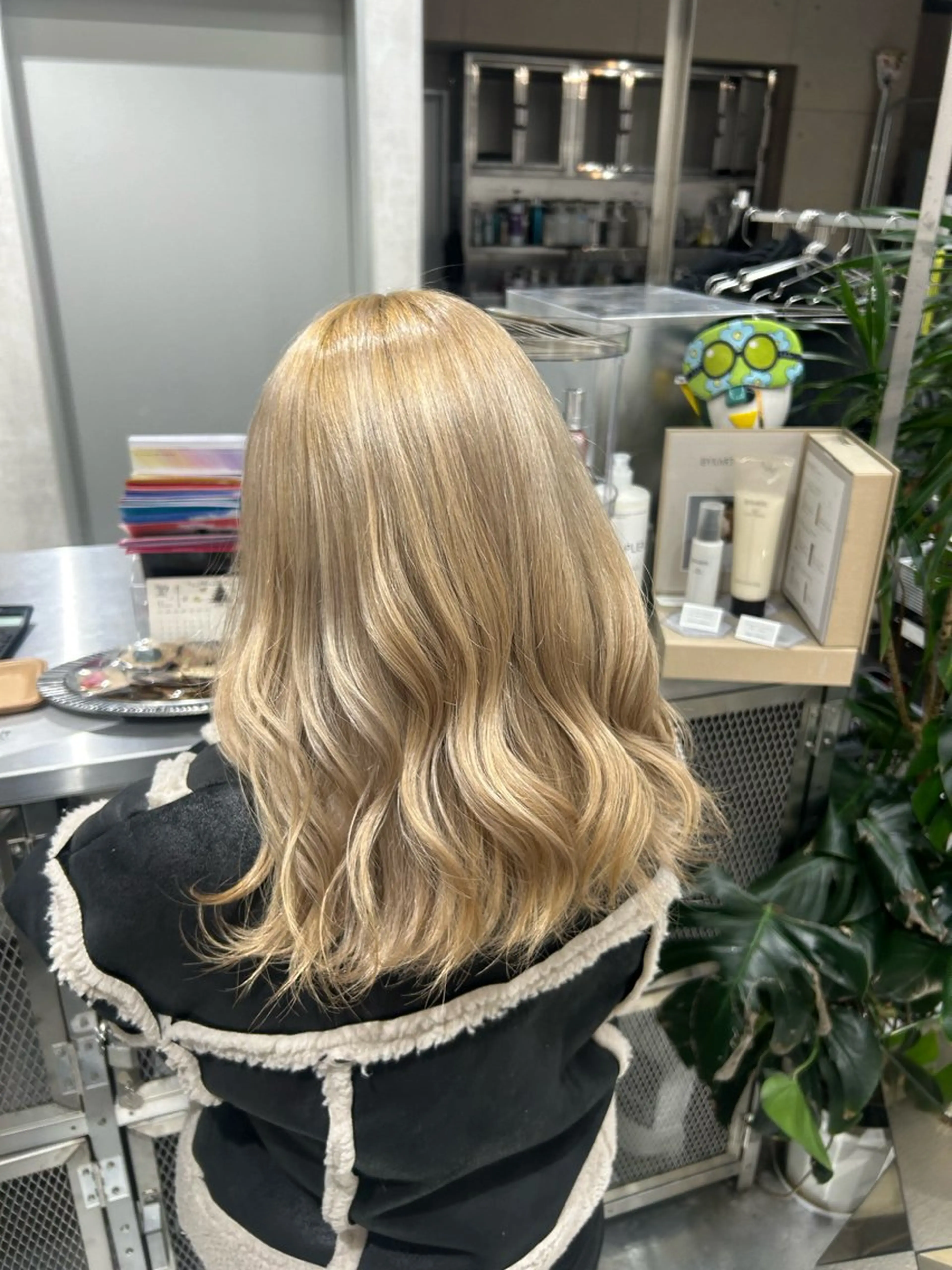 セミロング ヘアカラー あやめ🪽 オリーブ/ハイトーンのヘアスタイル